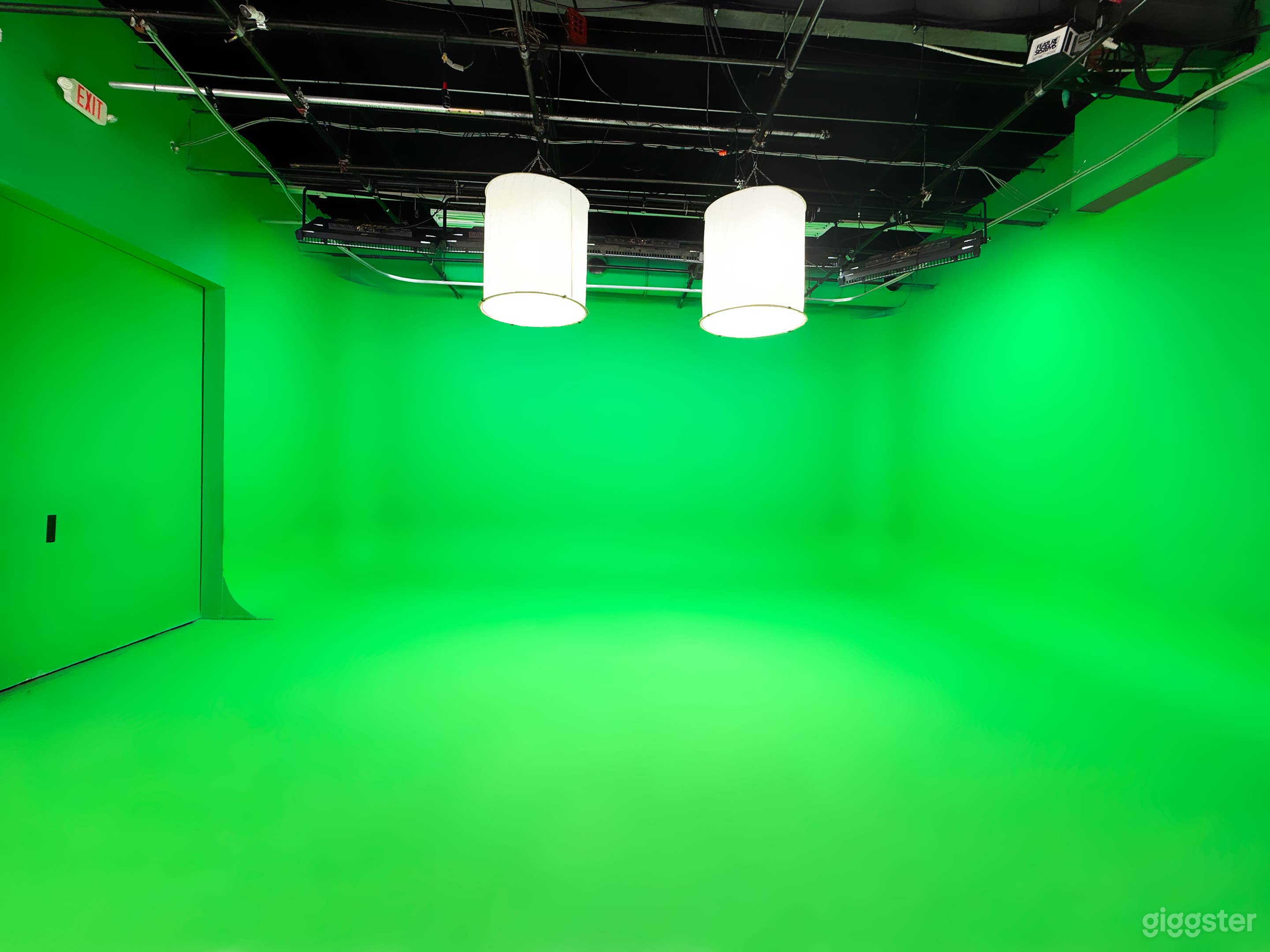 Large White & Green Screen Studio Space in Atlanta  Photo 2