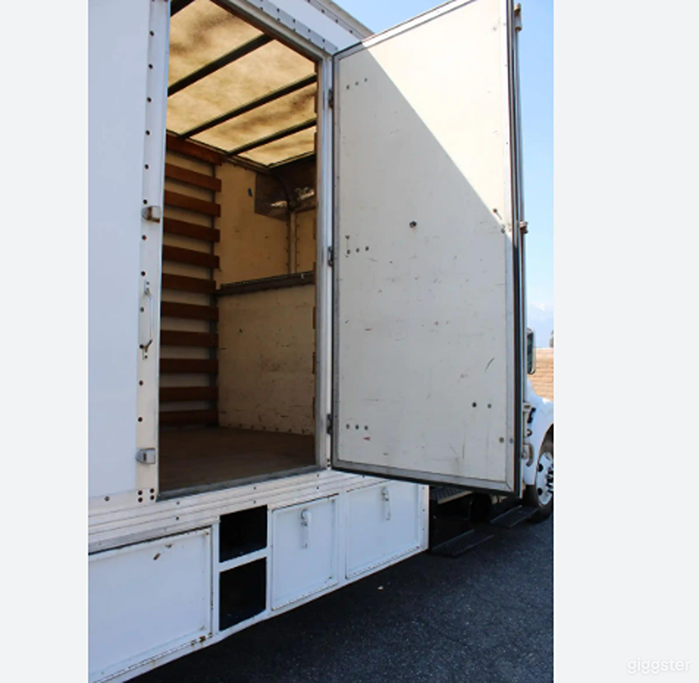 Ford 5-Ton Box Truck Photo 4