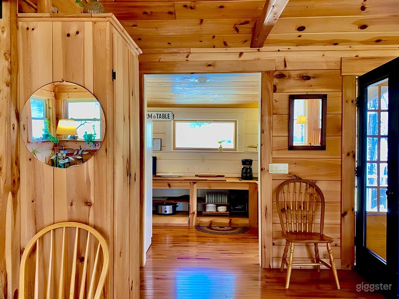 Pine Cabin by the Creek Photo 3