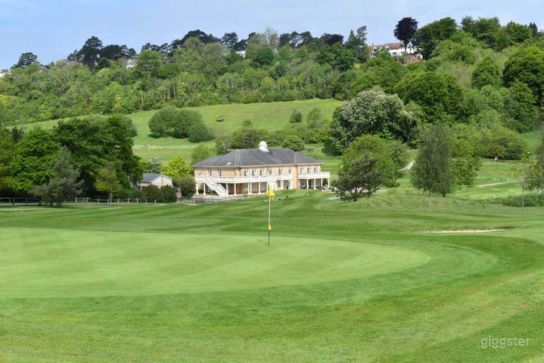  Woldingham's Fully Equipped Golf Club  