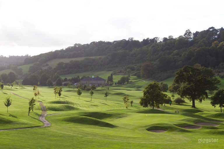  Woldingham's Fully Equipped Golf Club  