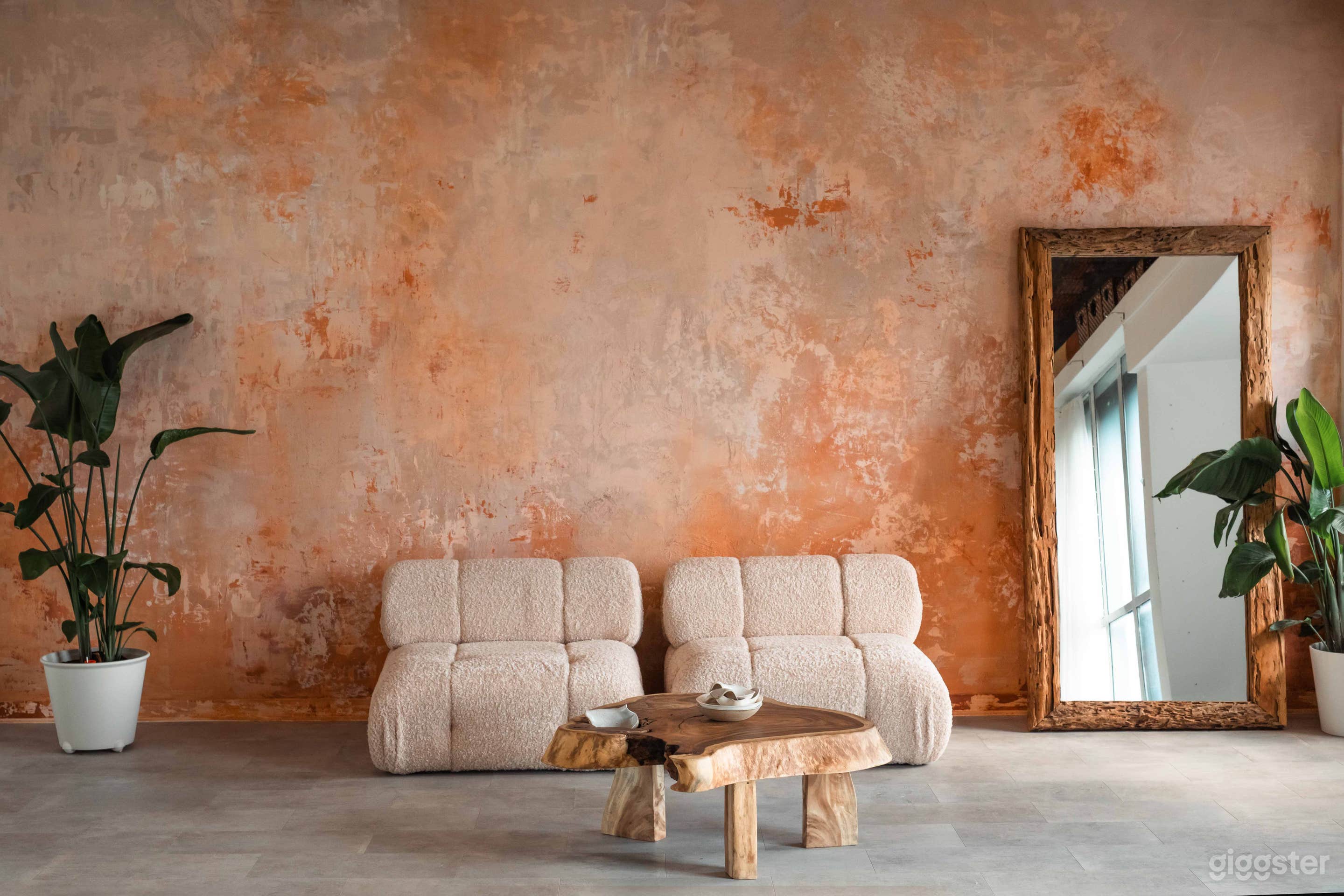 Daylight Lifestyle Studio Photo 2