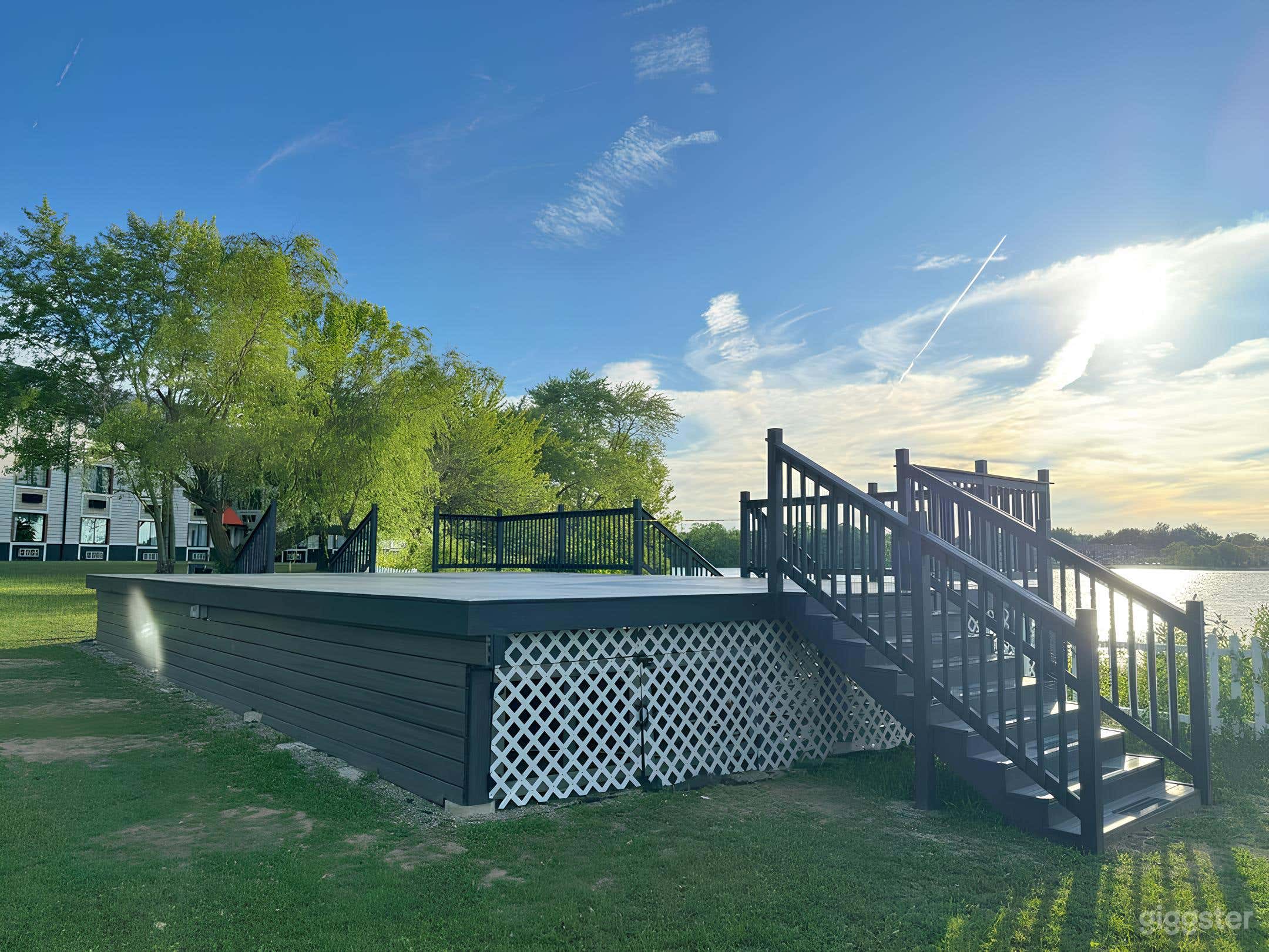 Sunset Deck (With/Without Garden) Photo 4