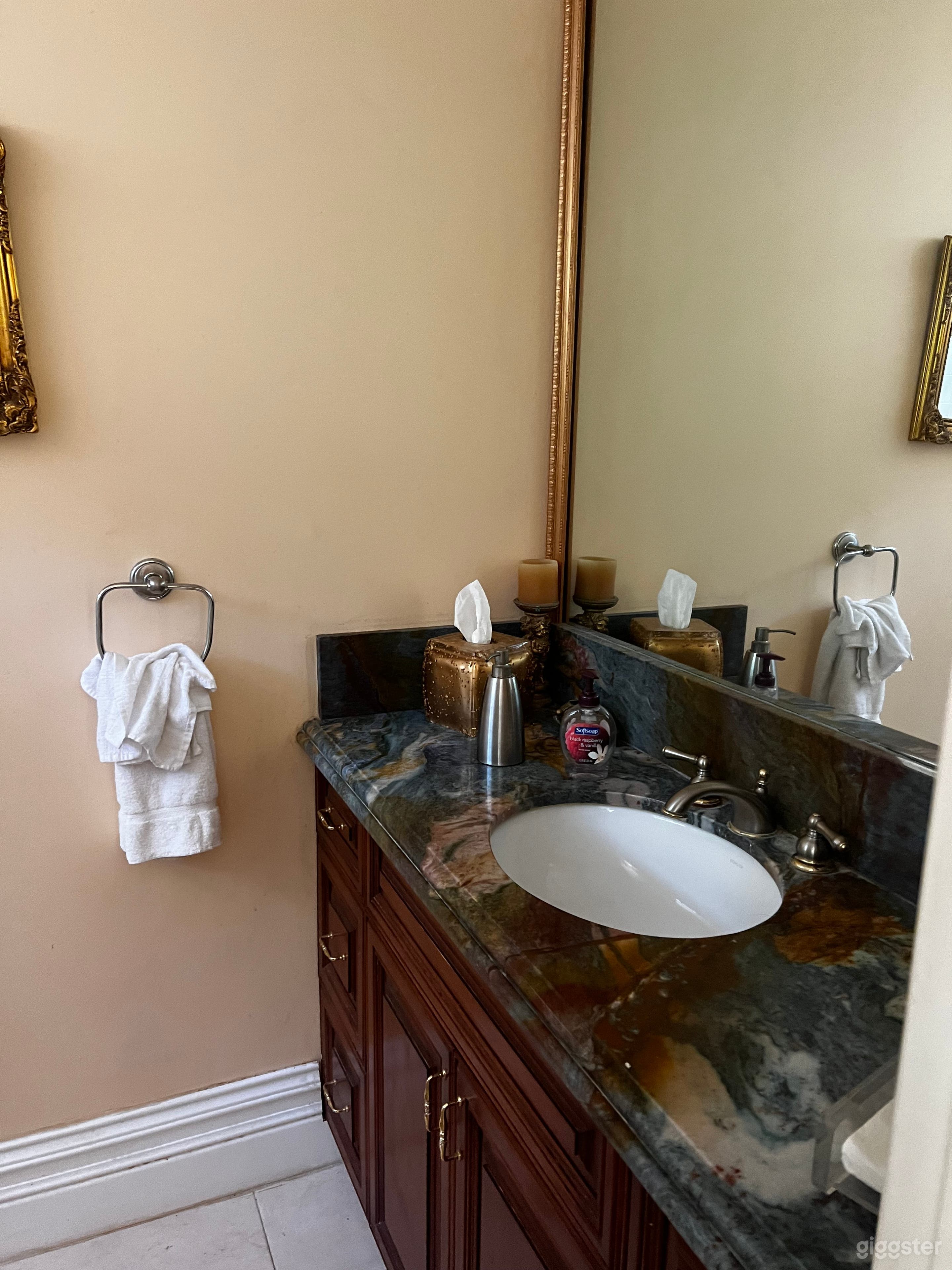 90's White Modern Home Photo 4