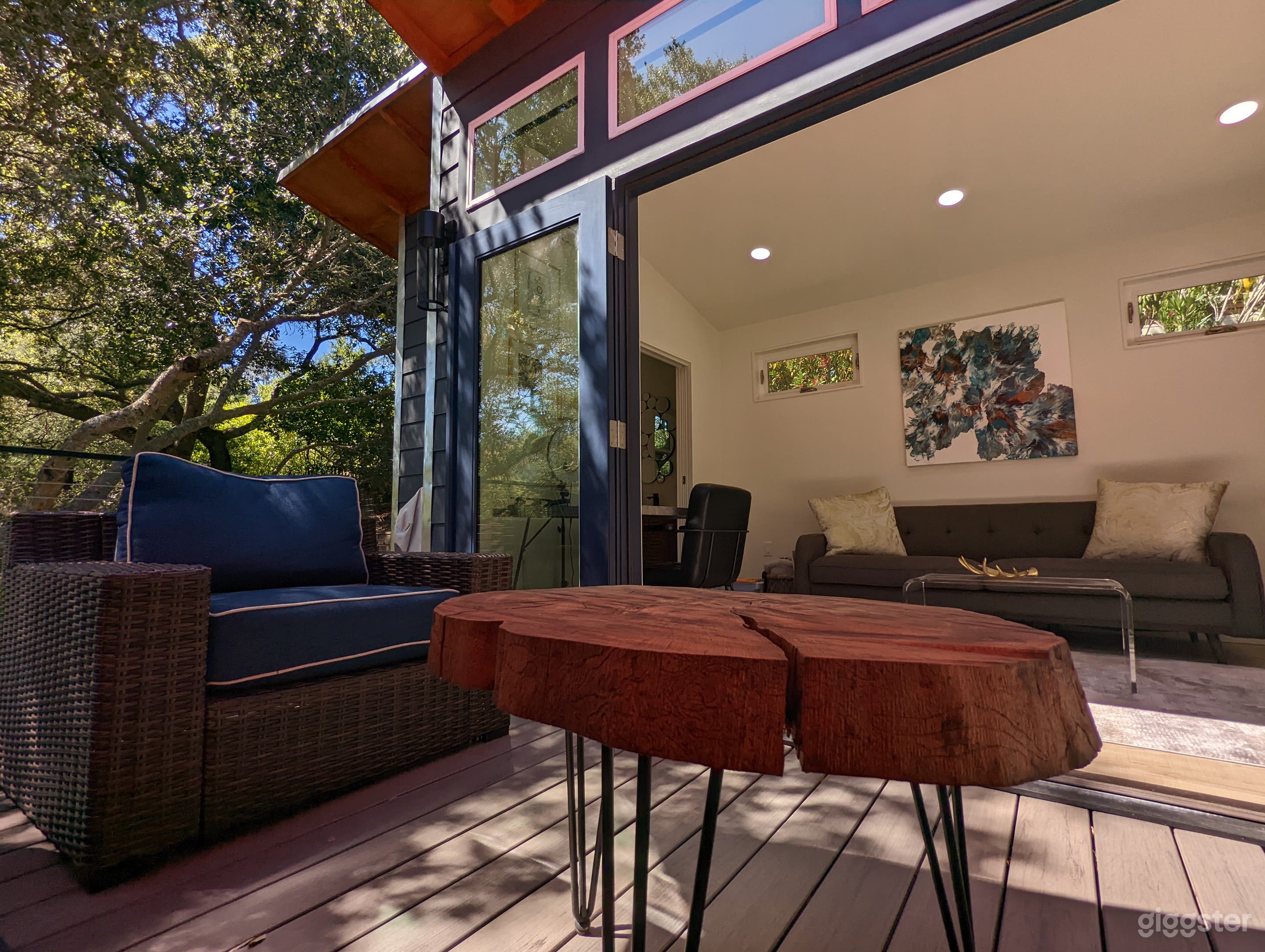 Intimate Meeting Studio w/ Deck Among the Oaks Photo 4