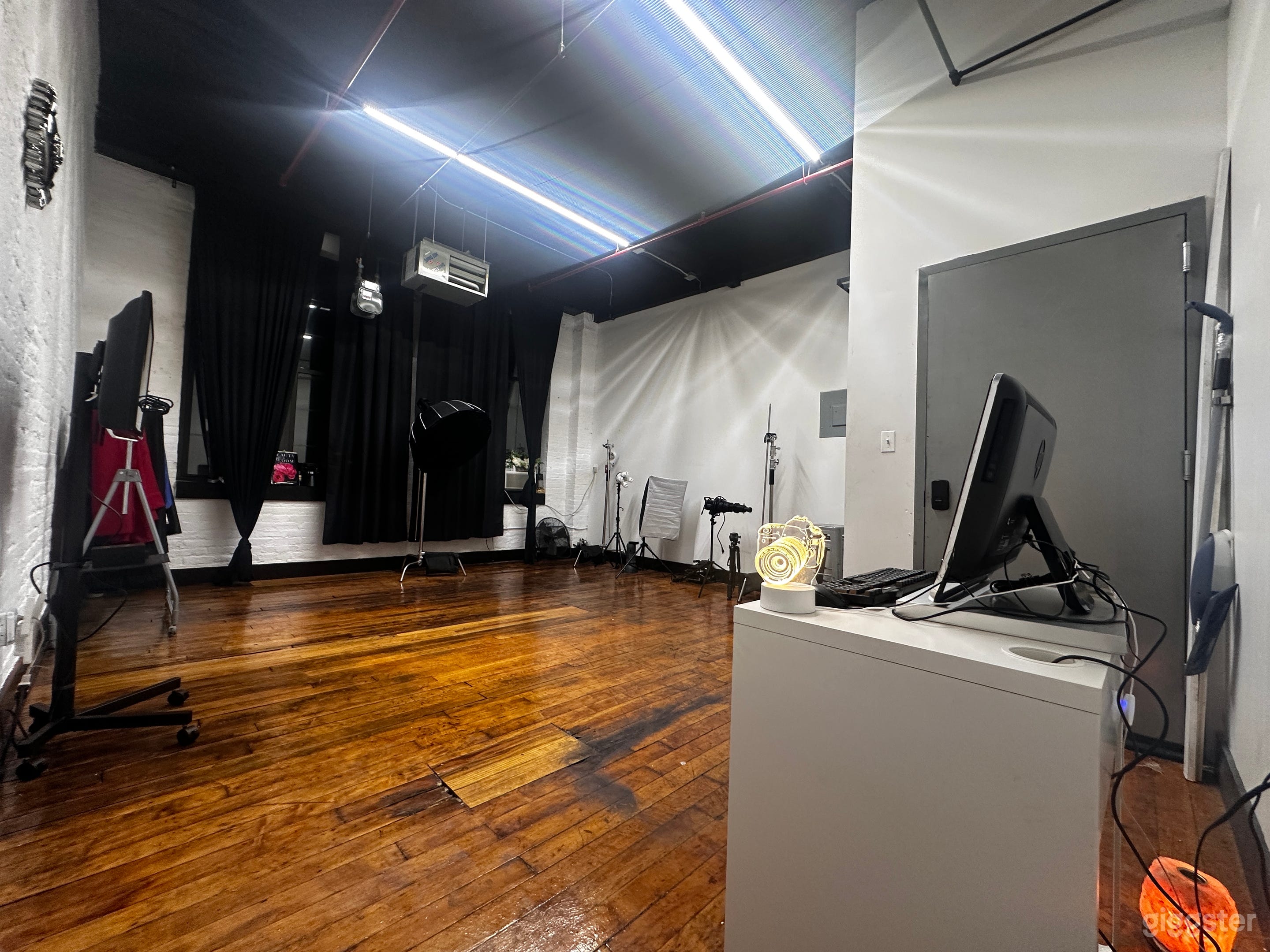 📸 Versatile Photography & Creative Production Studio Photo 4