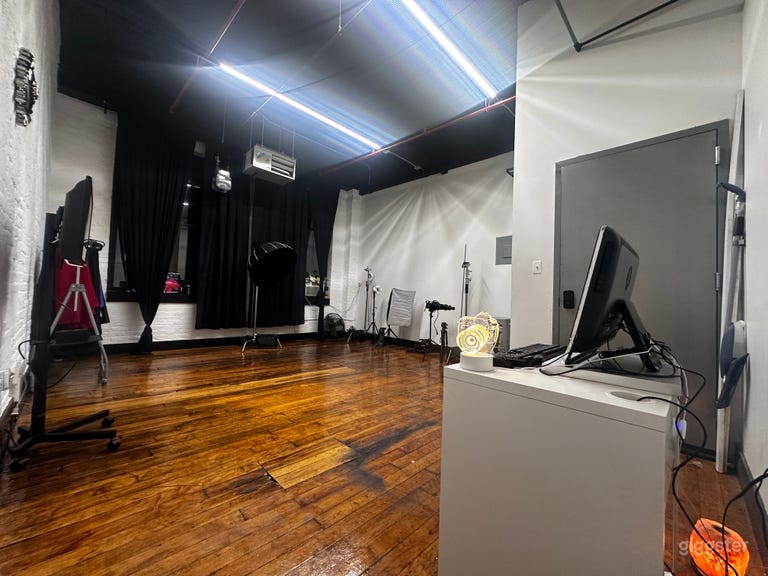  📸 Versatile Photography & Creative Production Studio 