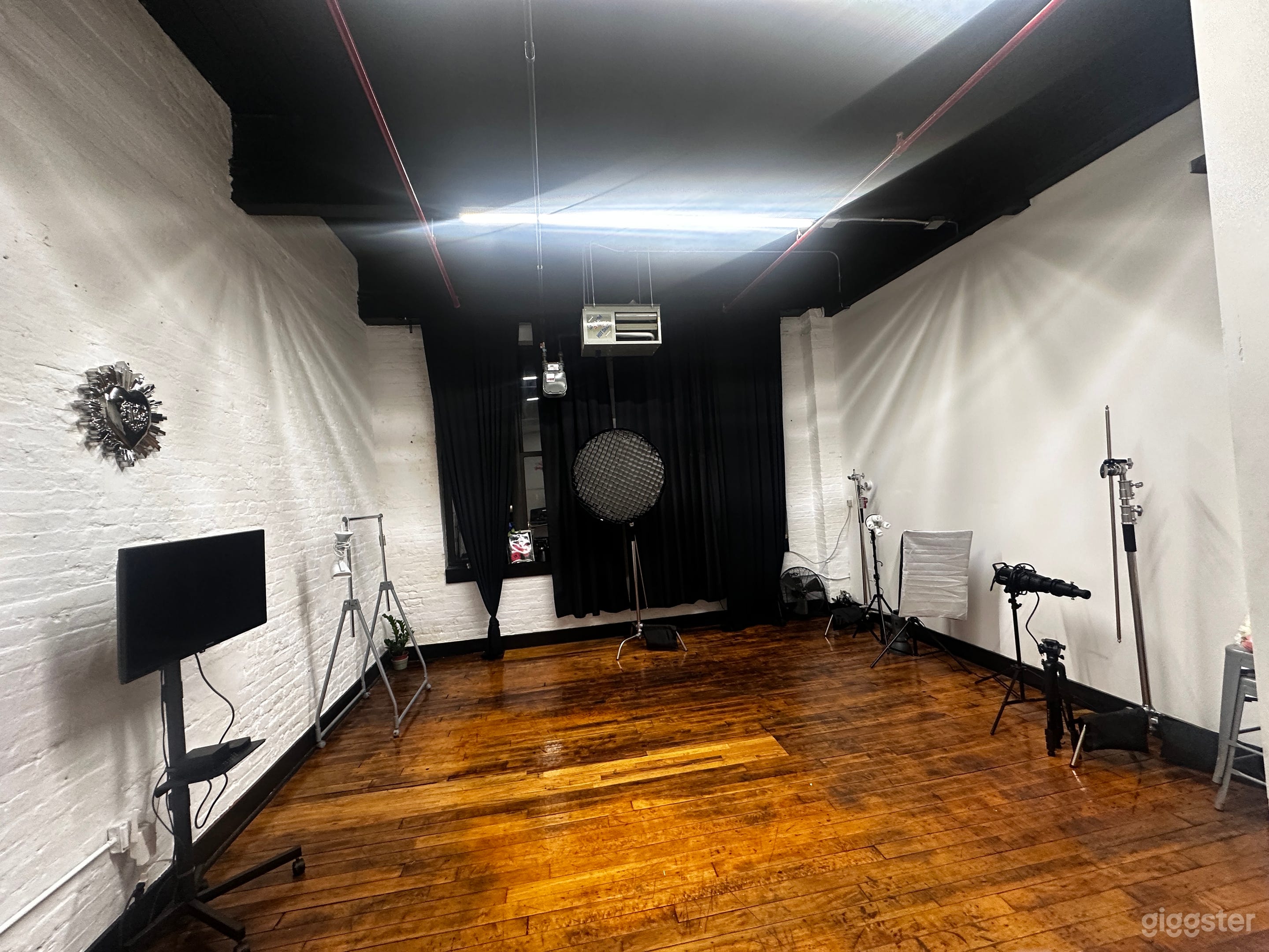 📸 Versatile Photography & Creative Production Studio Photo 3