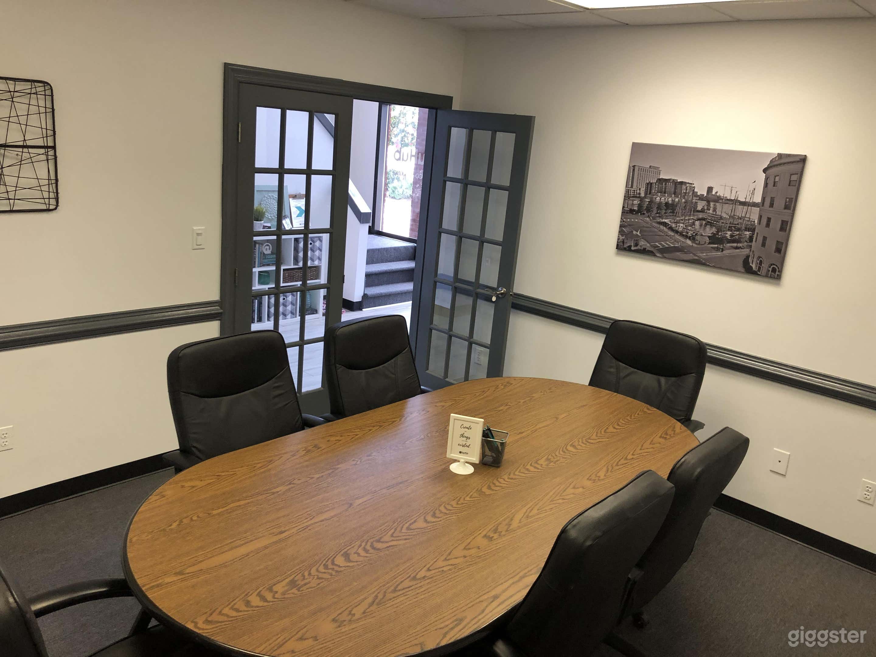 Medium Conference Room Photo 4