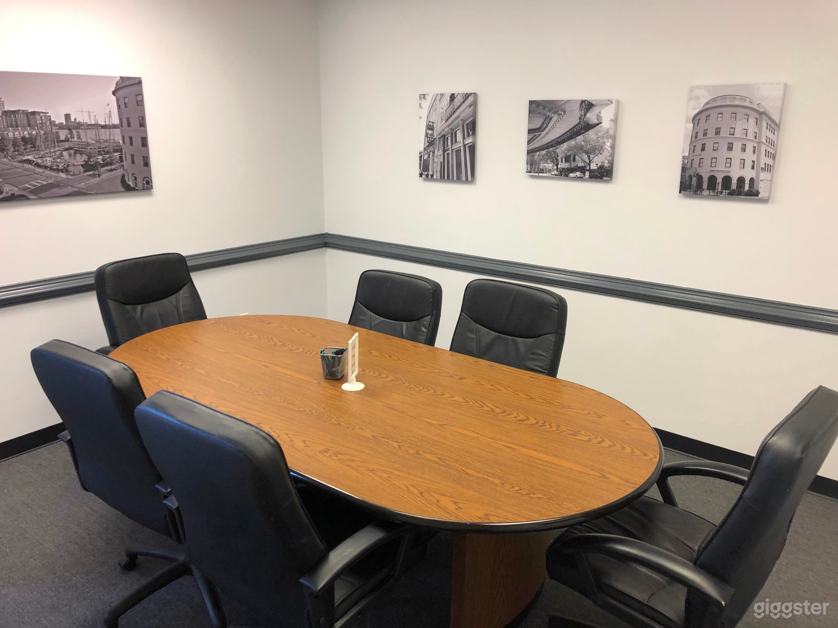 Medium Conference Room Photo 3