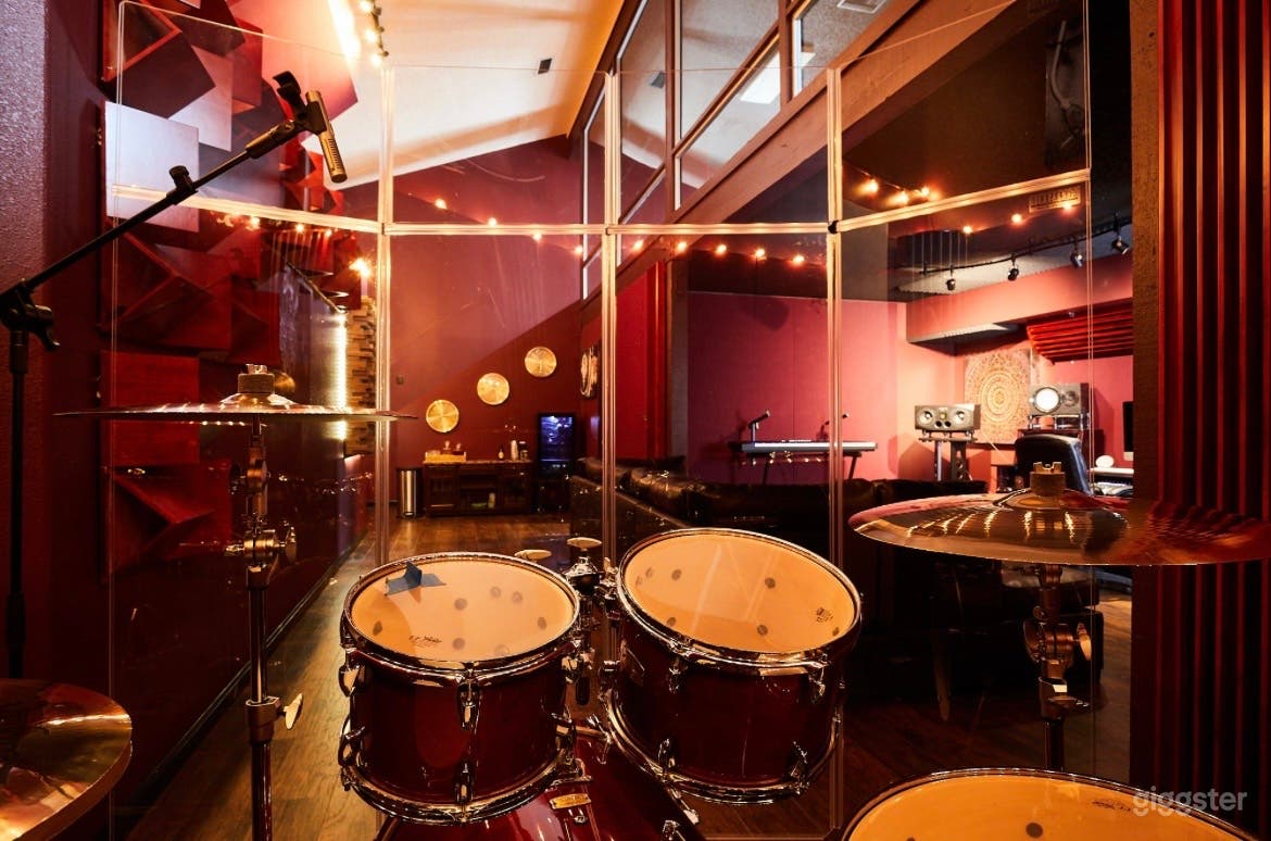 Recording Studio Music/Photo Shoot Photo 4