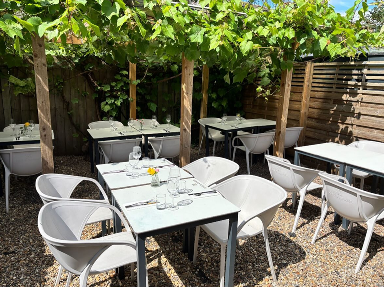  60-Seater Classic French Bistro Setting 