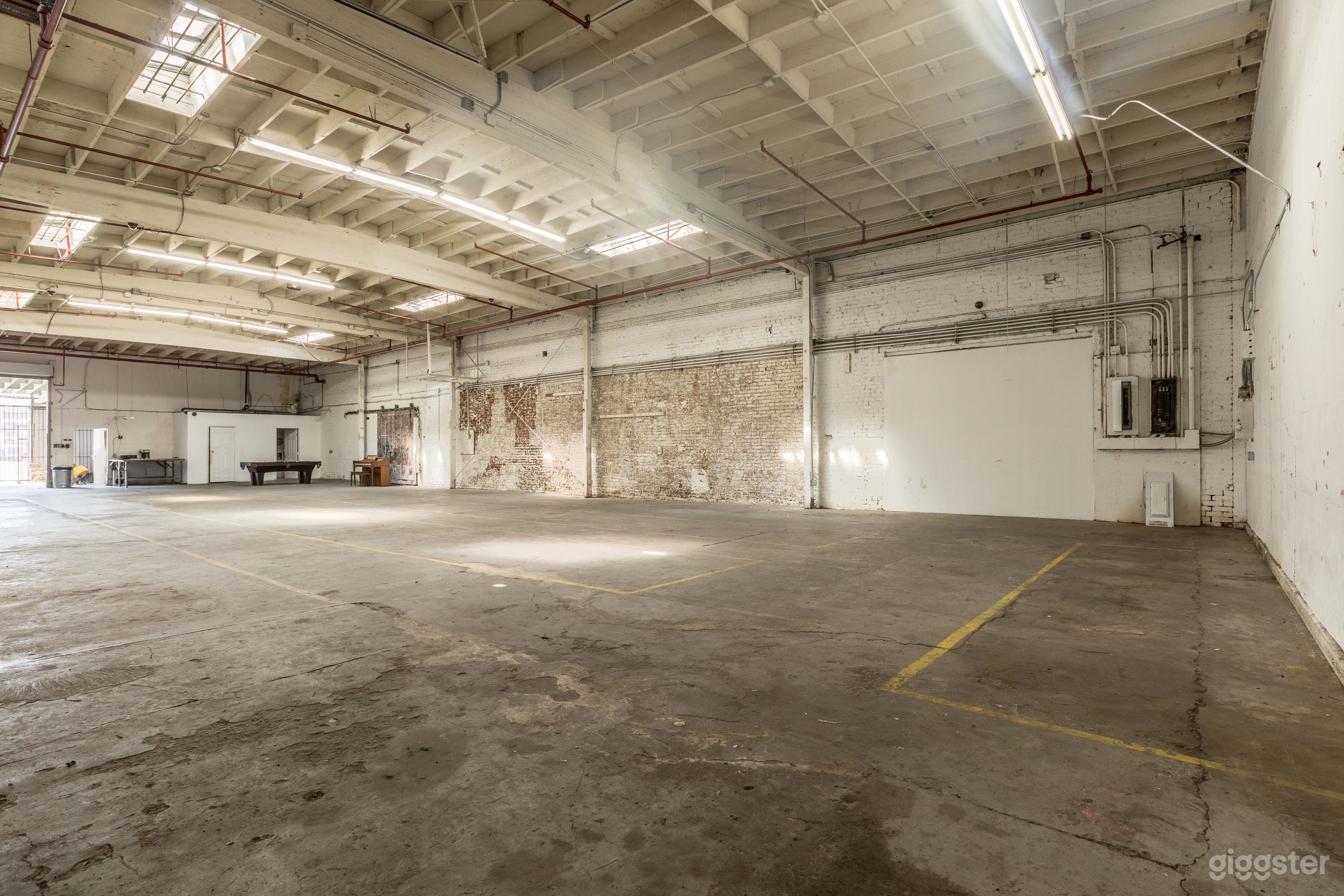 PONY 1 VINTAGE WAREHOUSE STAGE Photo 2