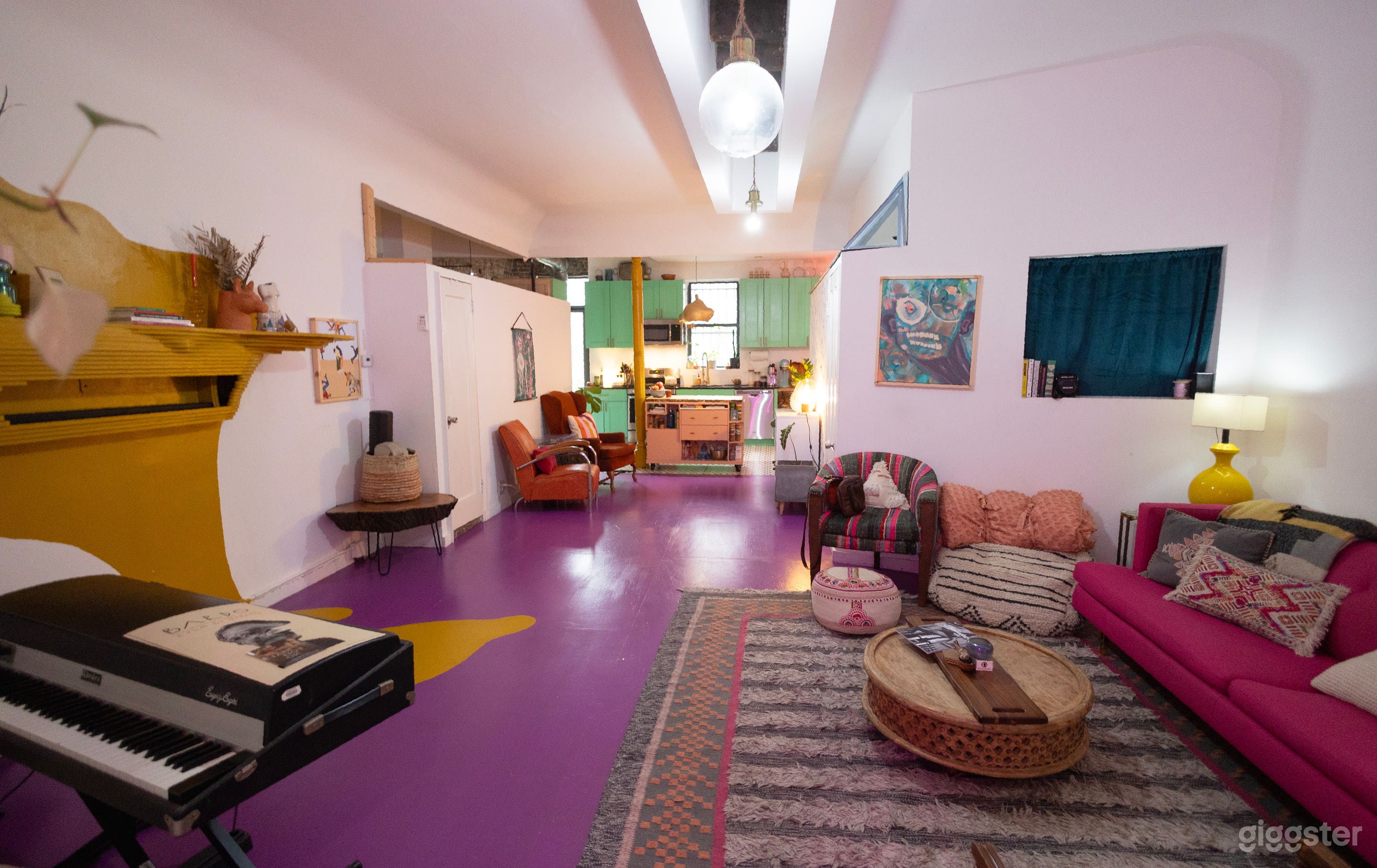 Colorful Spacious Garden Apartment Photo 1