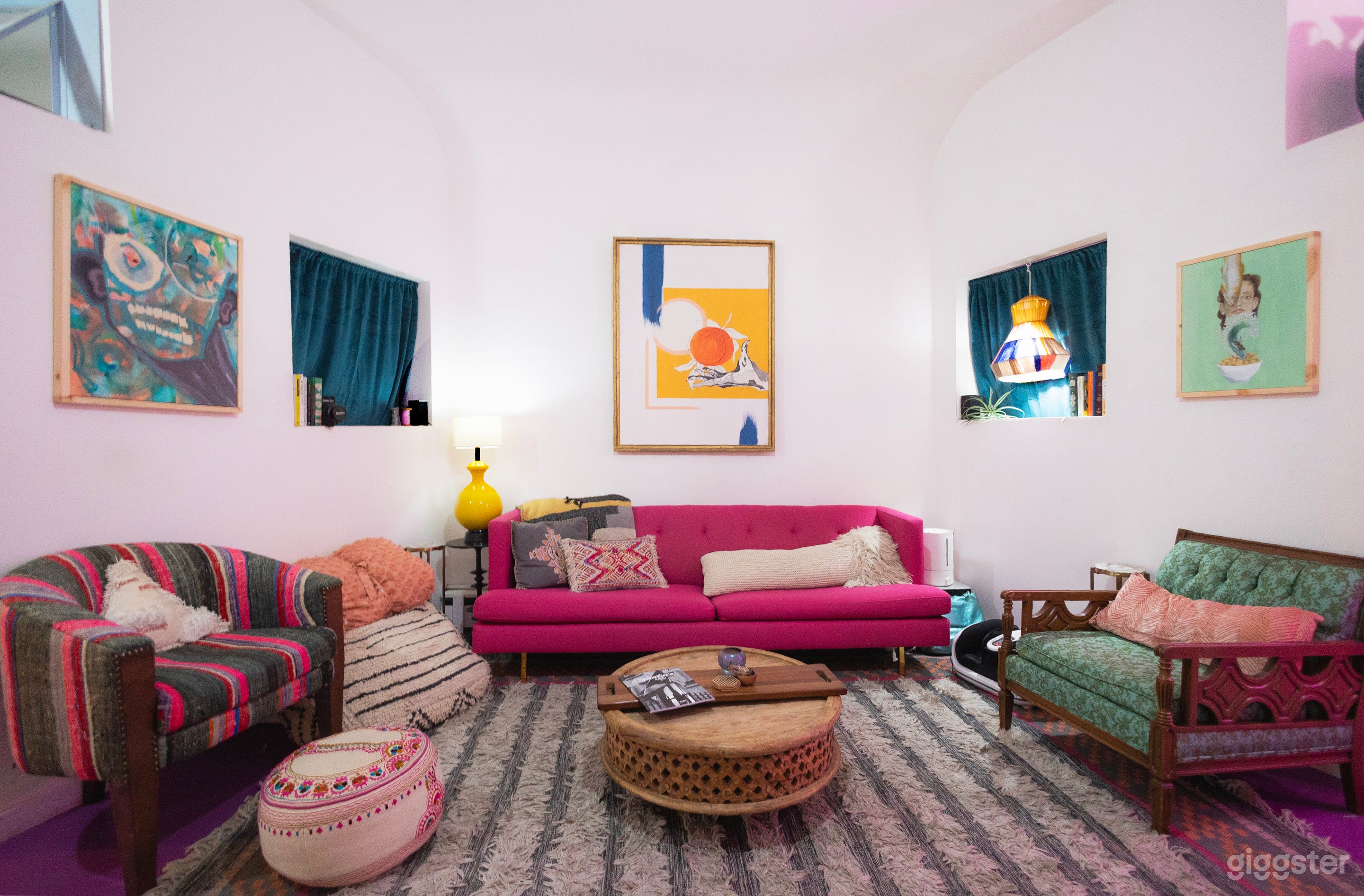 Colorful Spacious Garden Apartment Photo 3