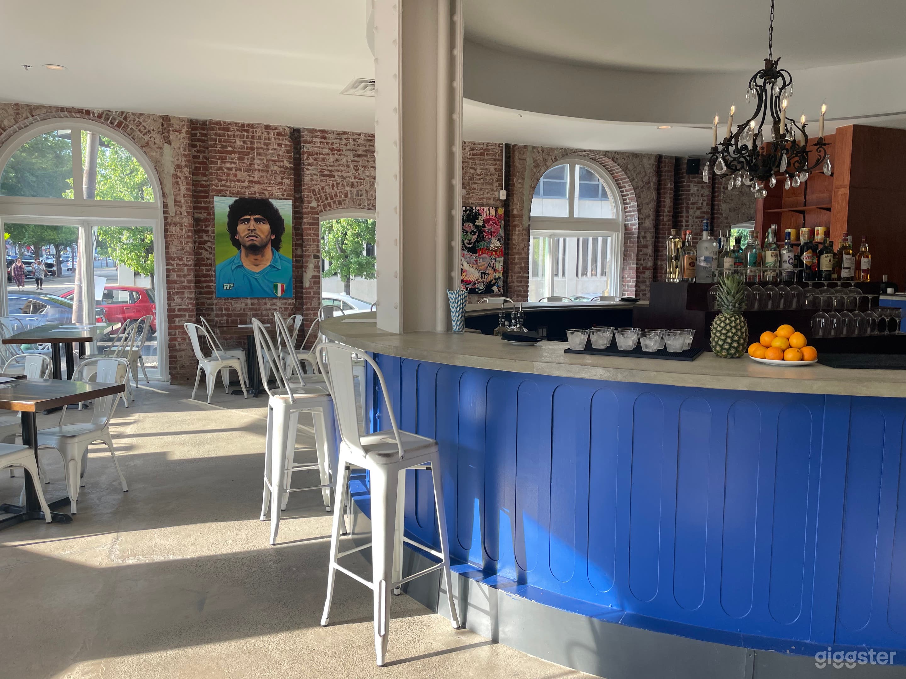 Bright &amp; Lively Pizzeria Space Photo 1