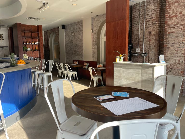  Bright & Lively Pizzeria Space 