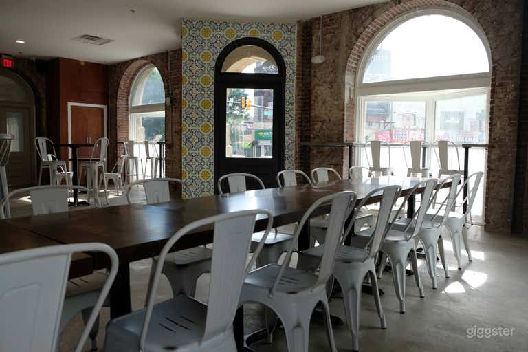  Bright & Lively Pizzeria Space 