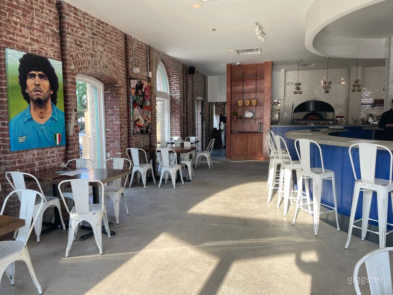  Bright & Lively Pizzeria Space 