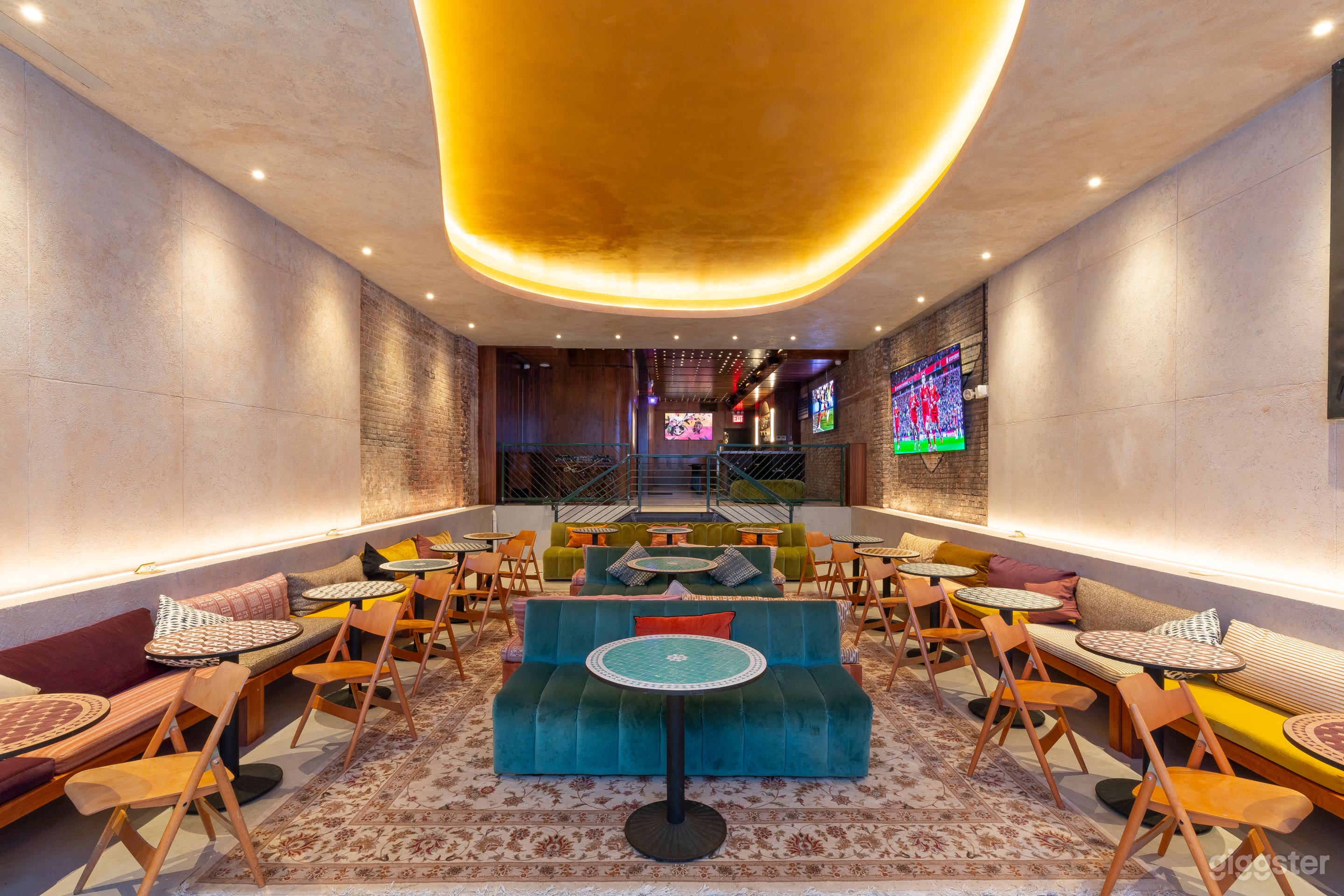 Shapira's Urban Lounge Photo 1