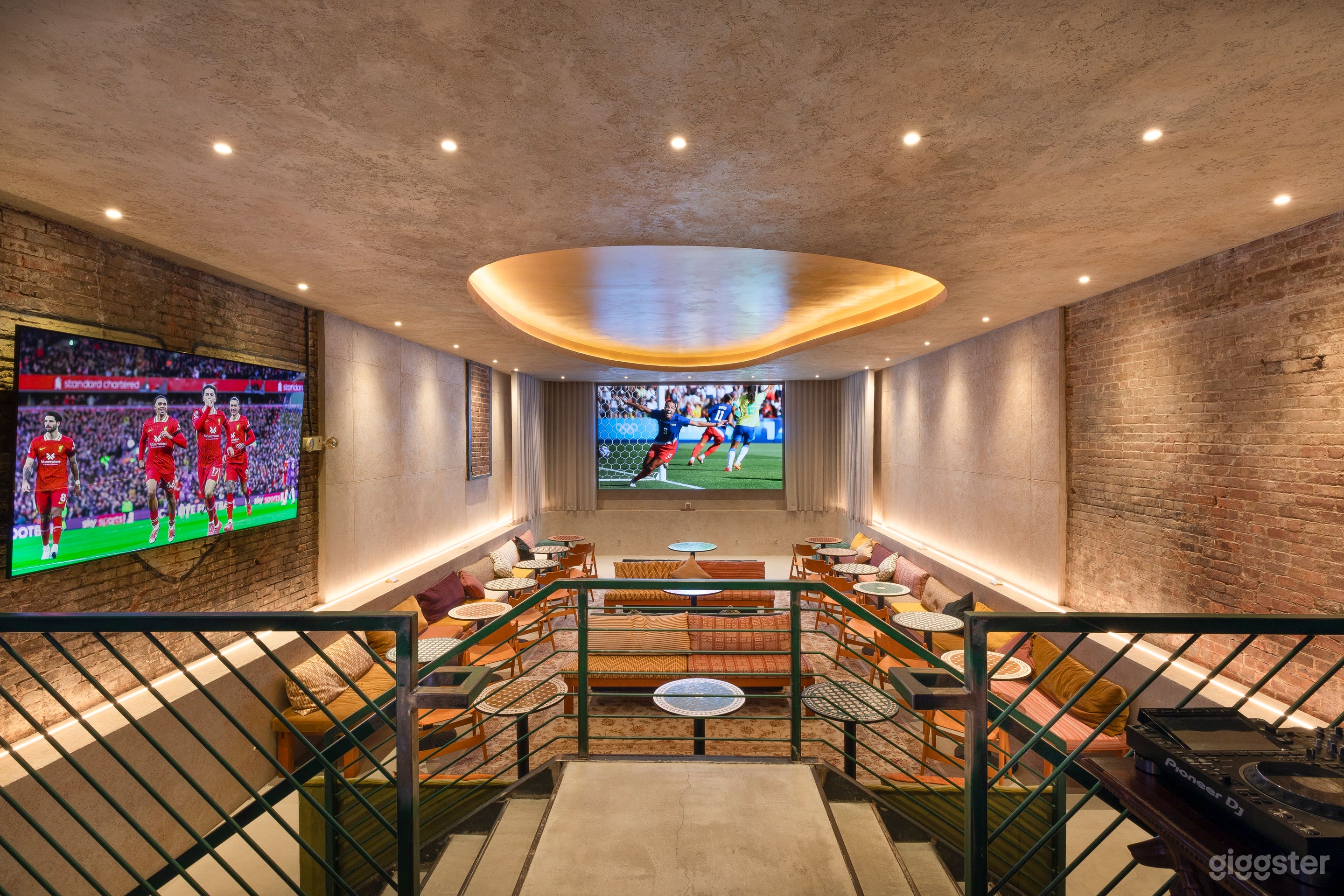 Shapira's Urban Lounge Photo 2