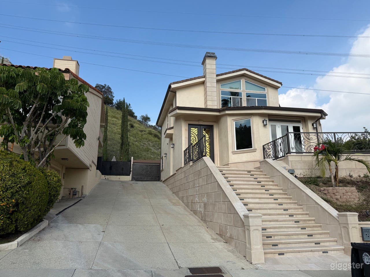 Luxury Dream Home with Piano & Pool Photo 3