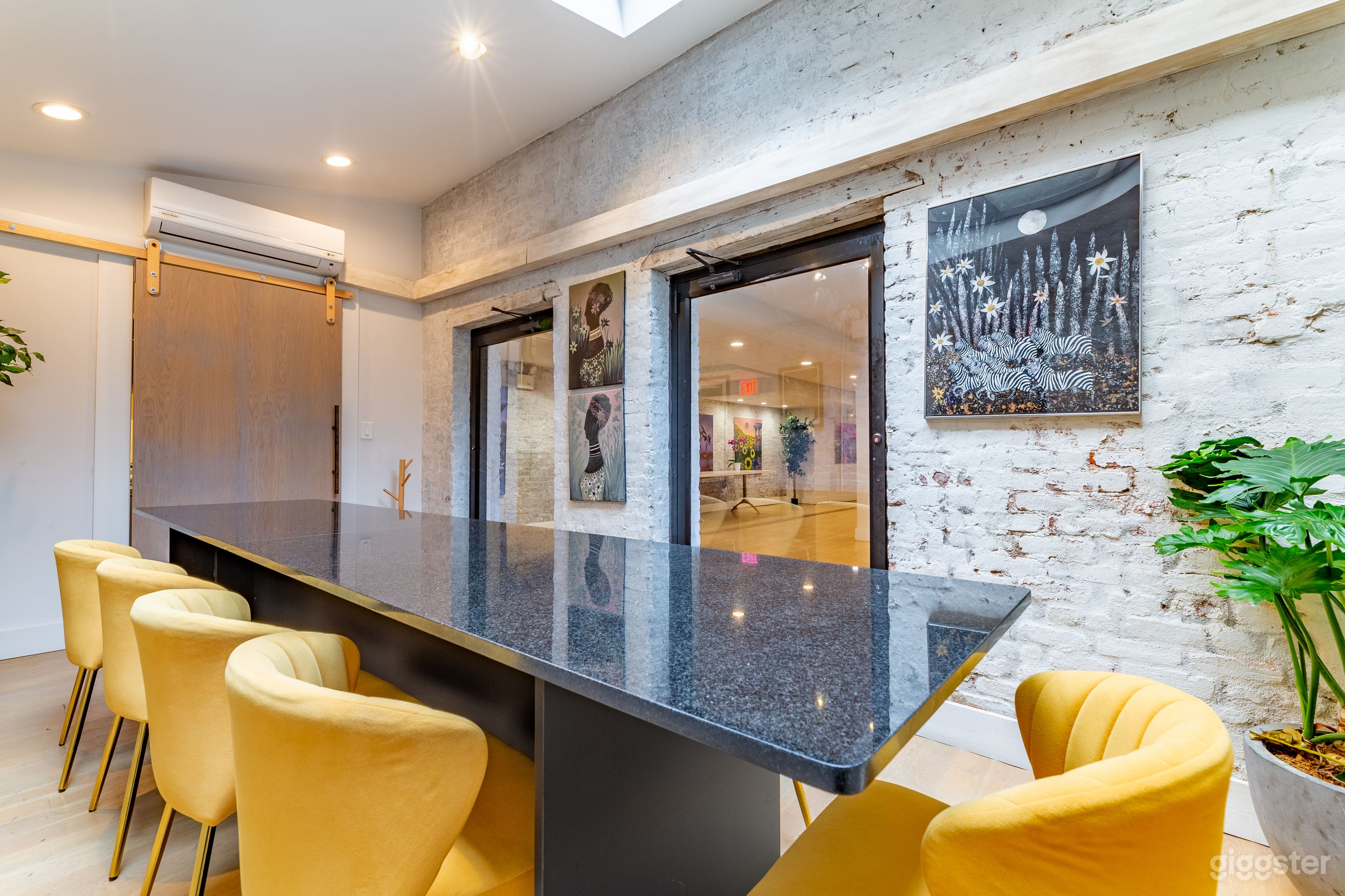 Downtown Loft Photo 2