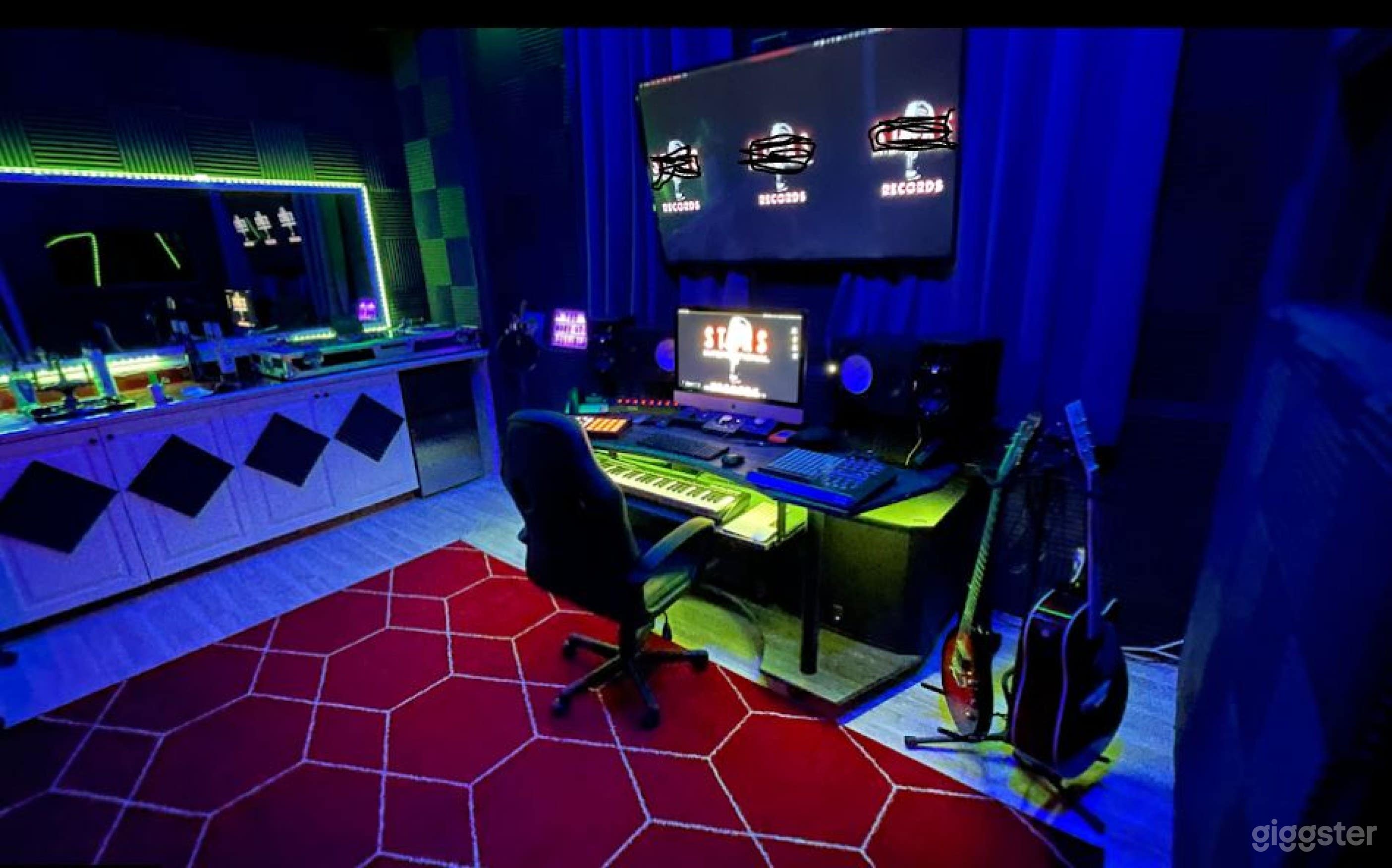 Modern Vibe Recording Studio In Florida Photo 3