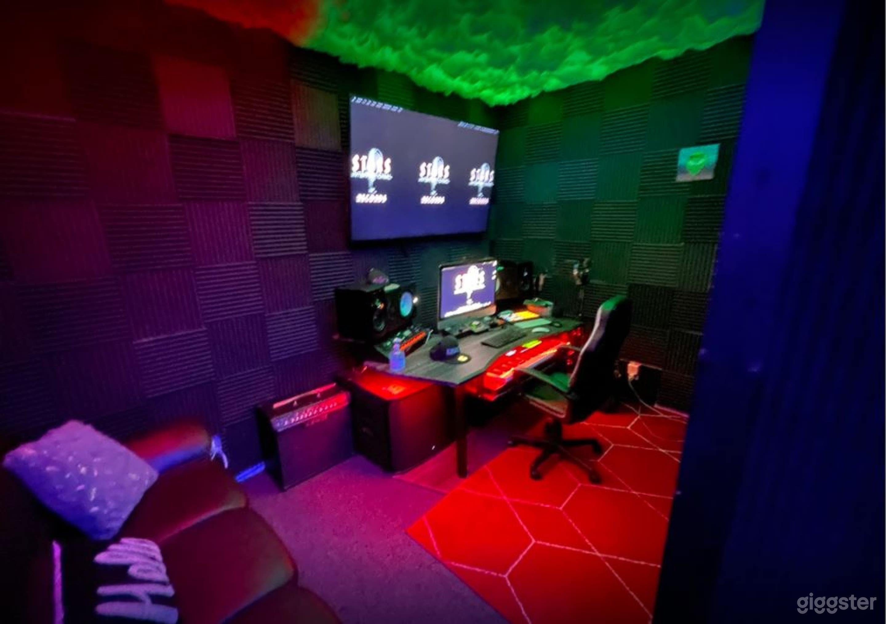 Modern Vibe Recording Studio In Florida Photo 1