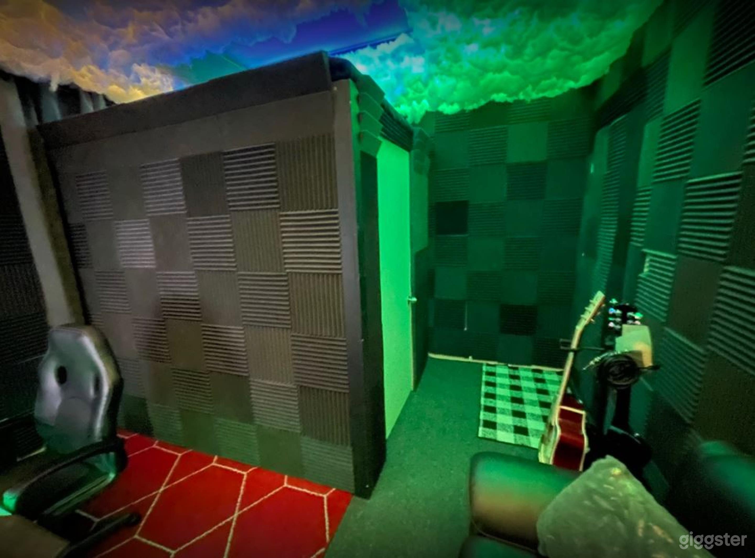 Modern Vibe Recording Studio In Florida Photo 4