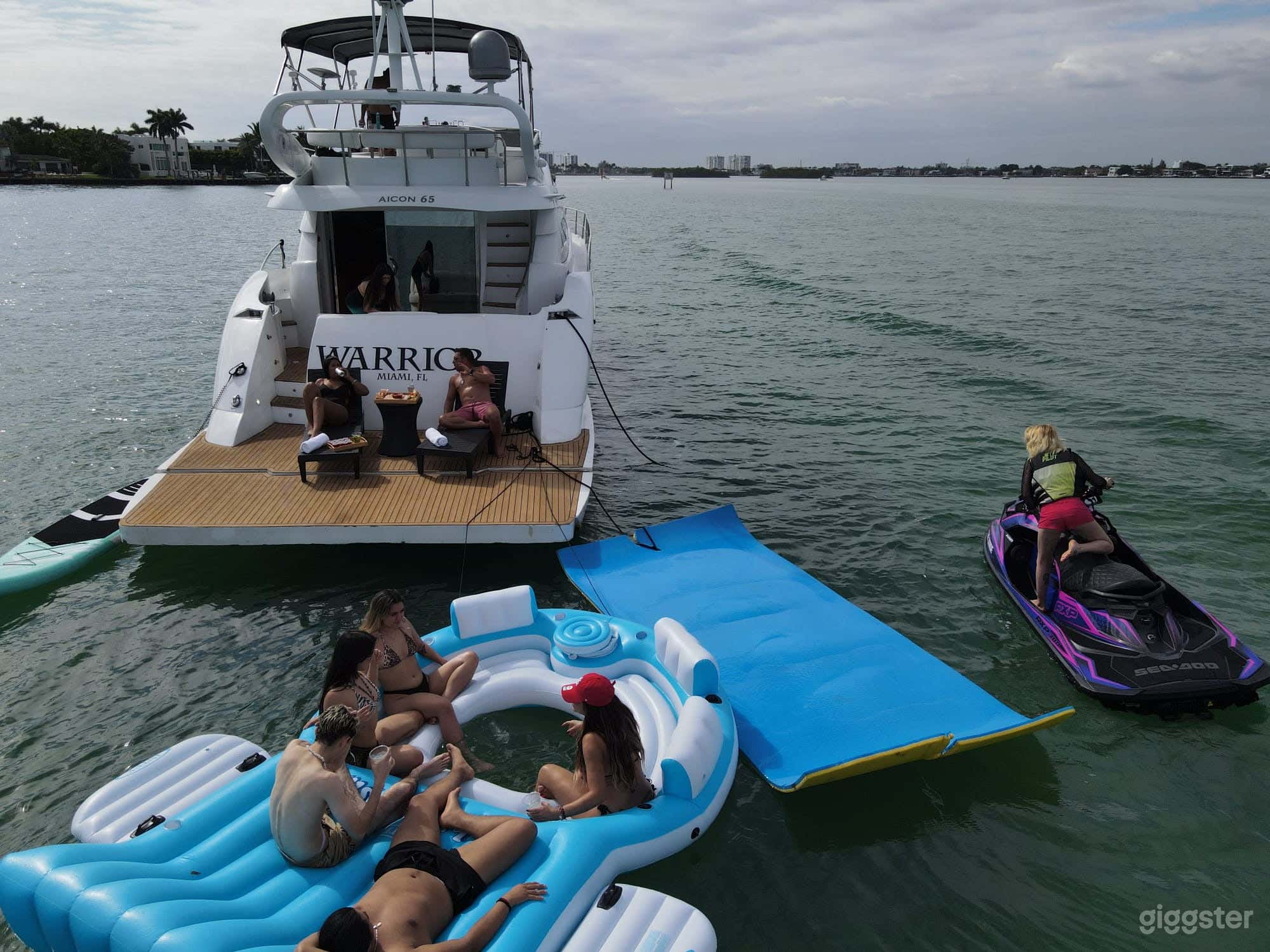 65' Aicon Yacht Photo 3