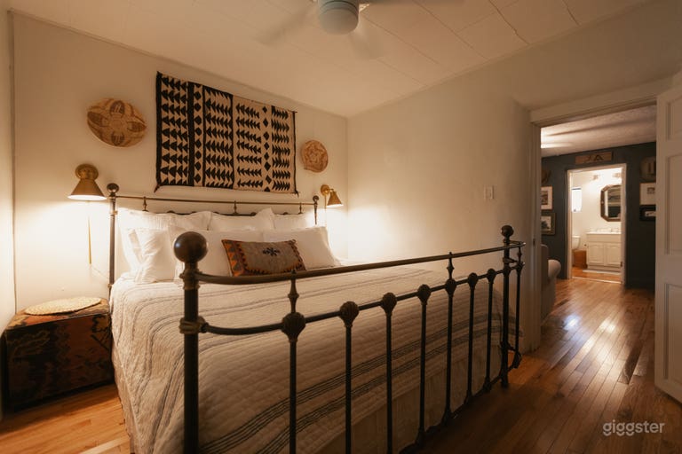  Historic Santa Fe Adobe farmhouse near Canyon Road 