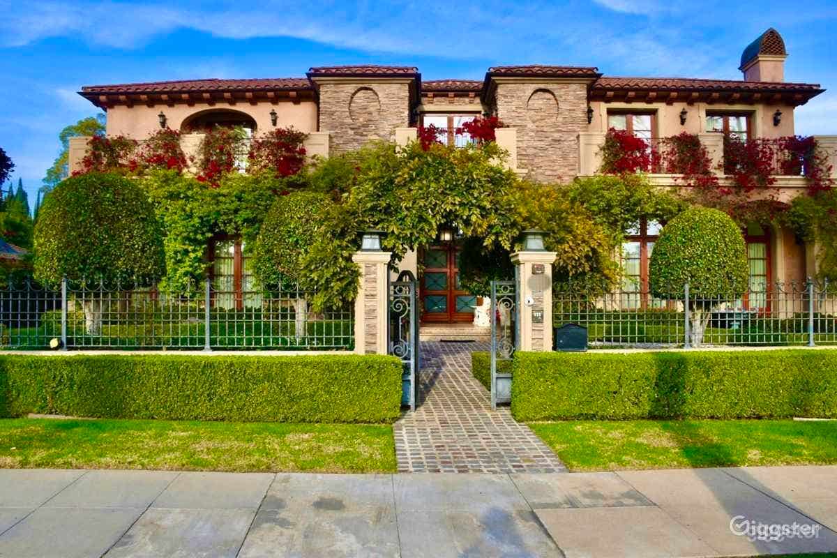 Beverly Hills Breathtaking Home with Easy Access Photo 1