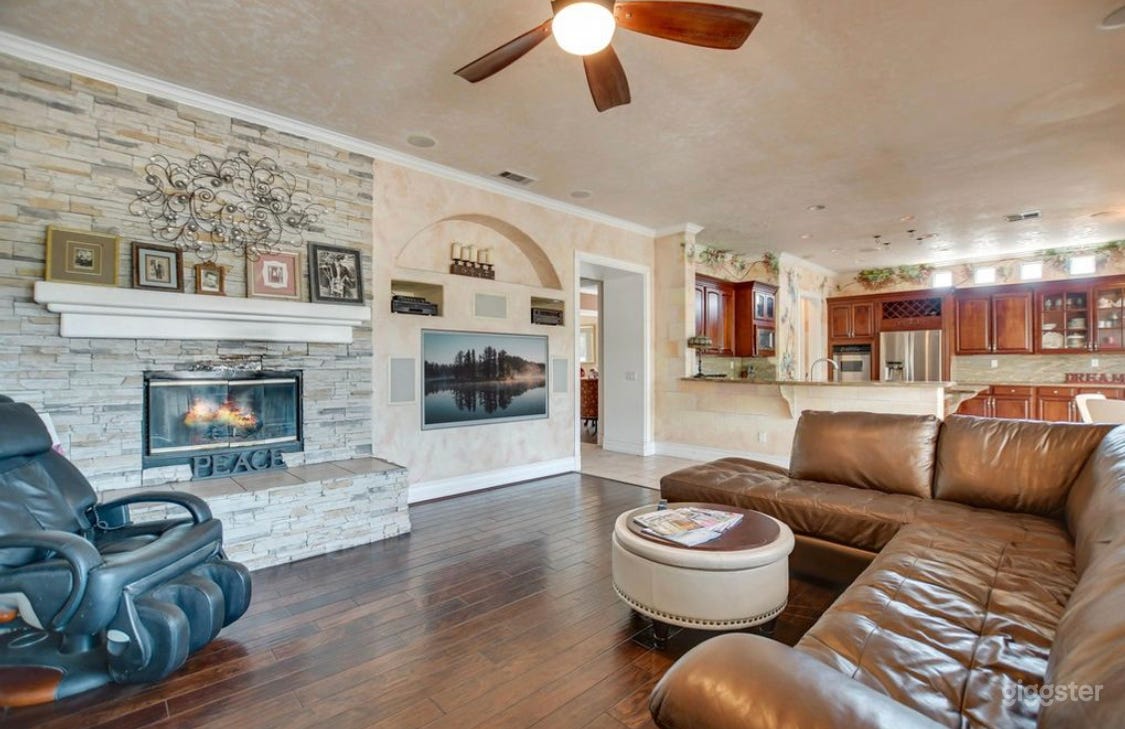 Beautiful Mediterranean Mansion - Rancho Cucamonga Photo 4