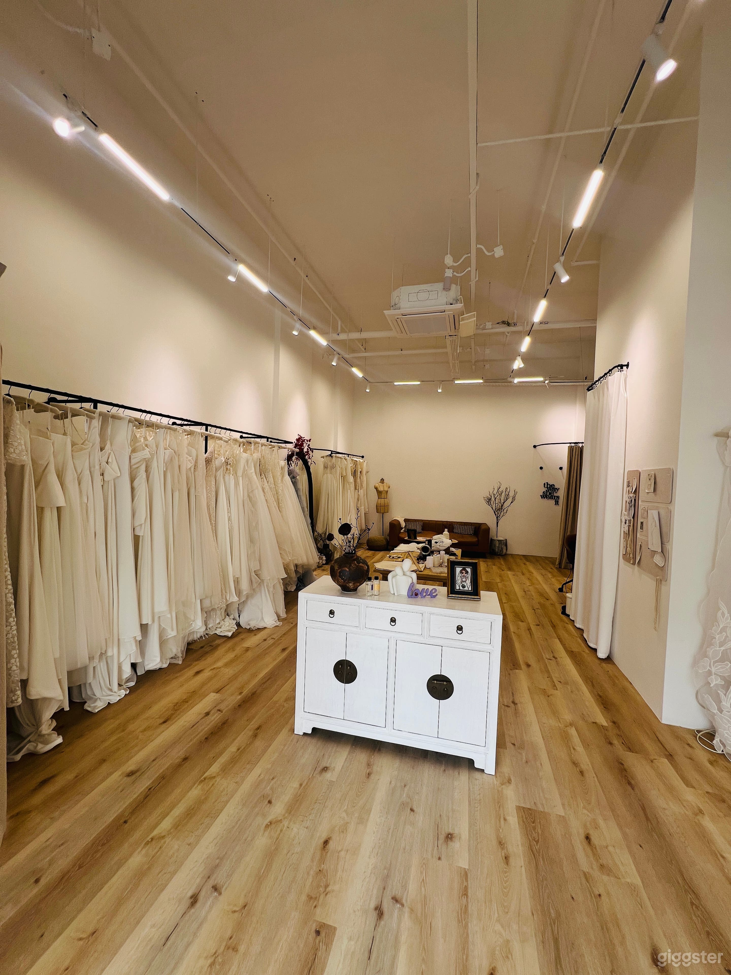 Beautiful bridal studio, gowns can be stored for events Photo 3