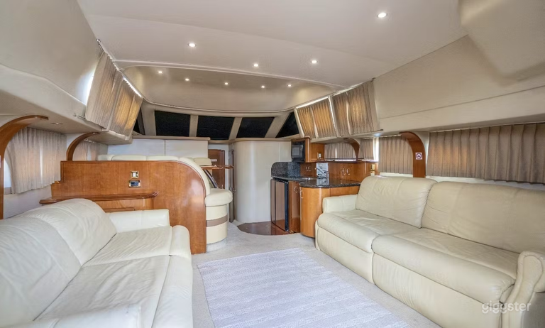  Carver 48' Luxury Flybridge Yacht 