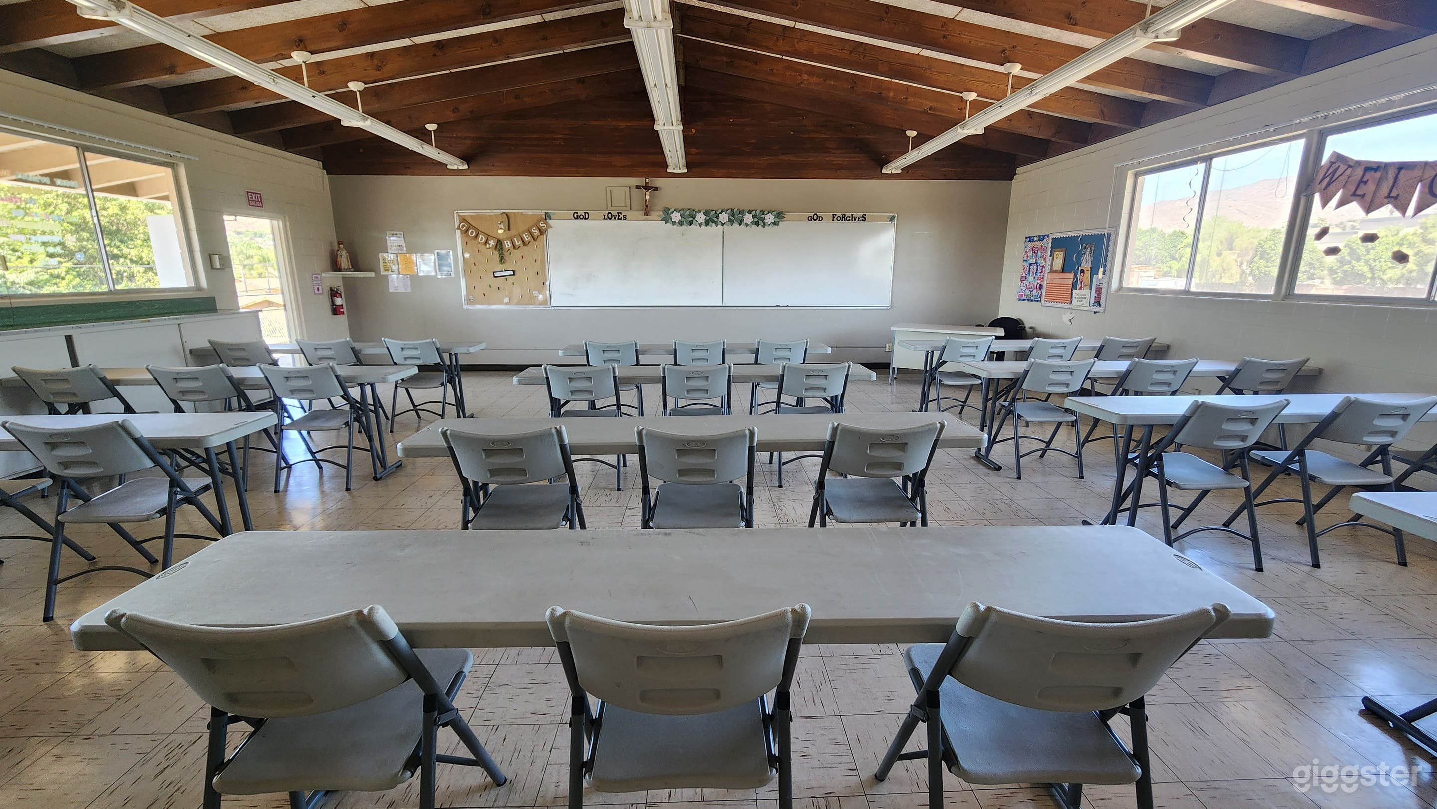 Versatile School Building &amp; Classrooms for Video, Film, and Photography Shoots Photo 2