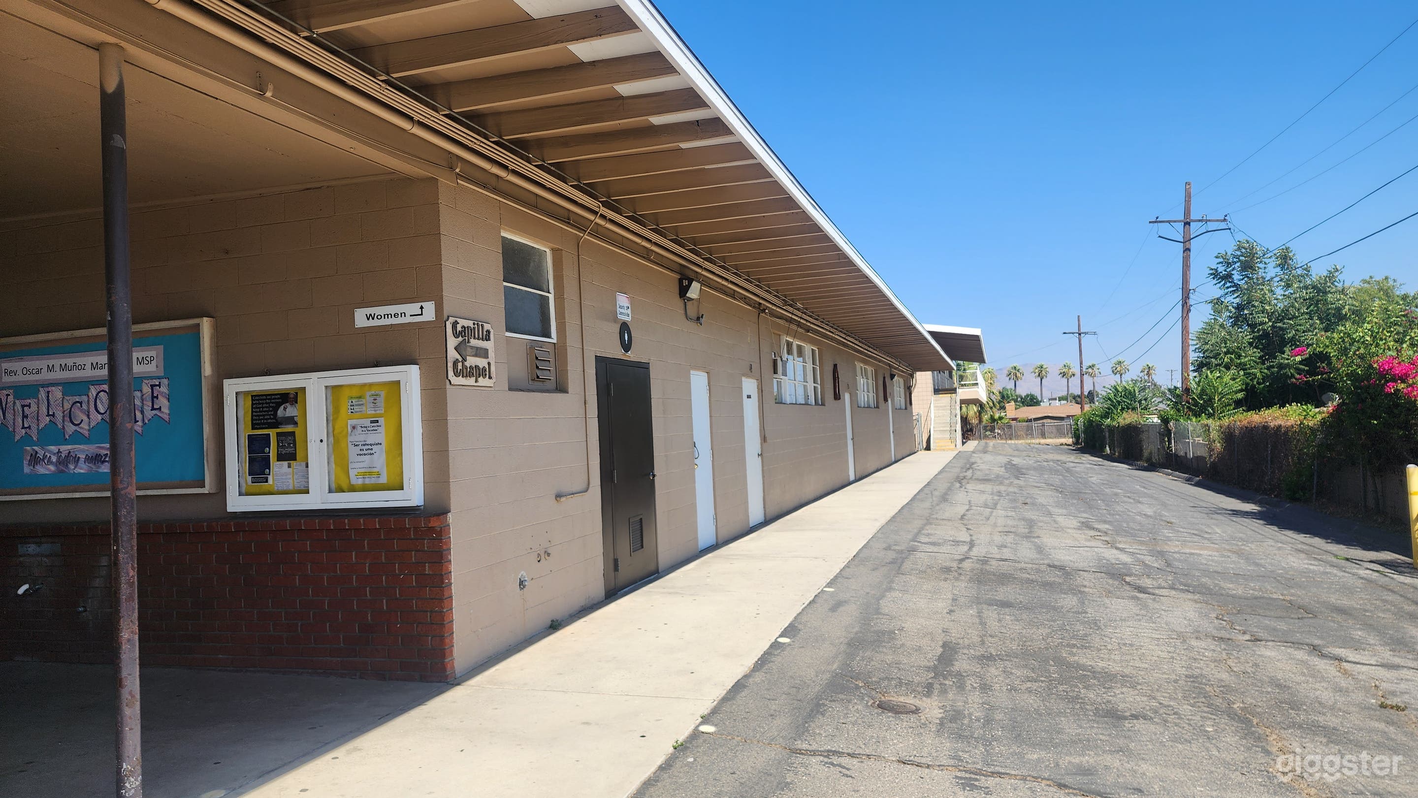 Versatile School Building &amp; Classrooms for Video, Film, and Photography Shoots Photo 4