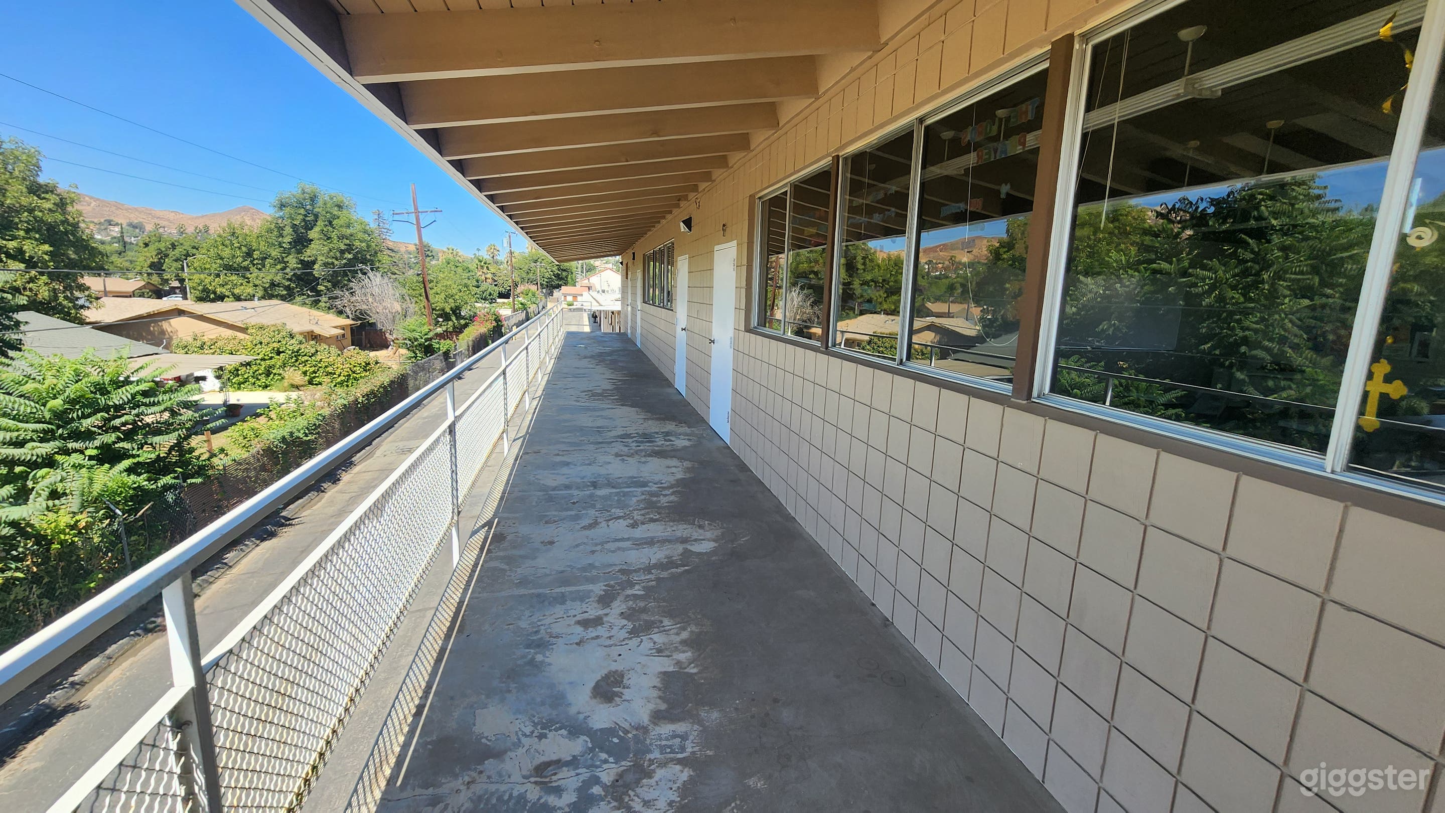 Versatile School Building &amp; Classrooms for Video, Film, and Photography Shoots Photo 3