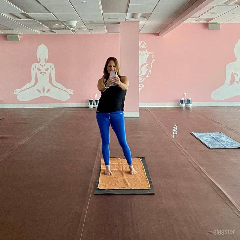 Idyllic Infra-Red Yoga Room for Productions and Photoshoots Photo 1