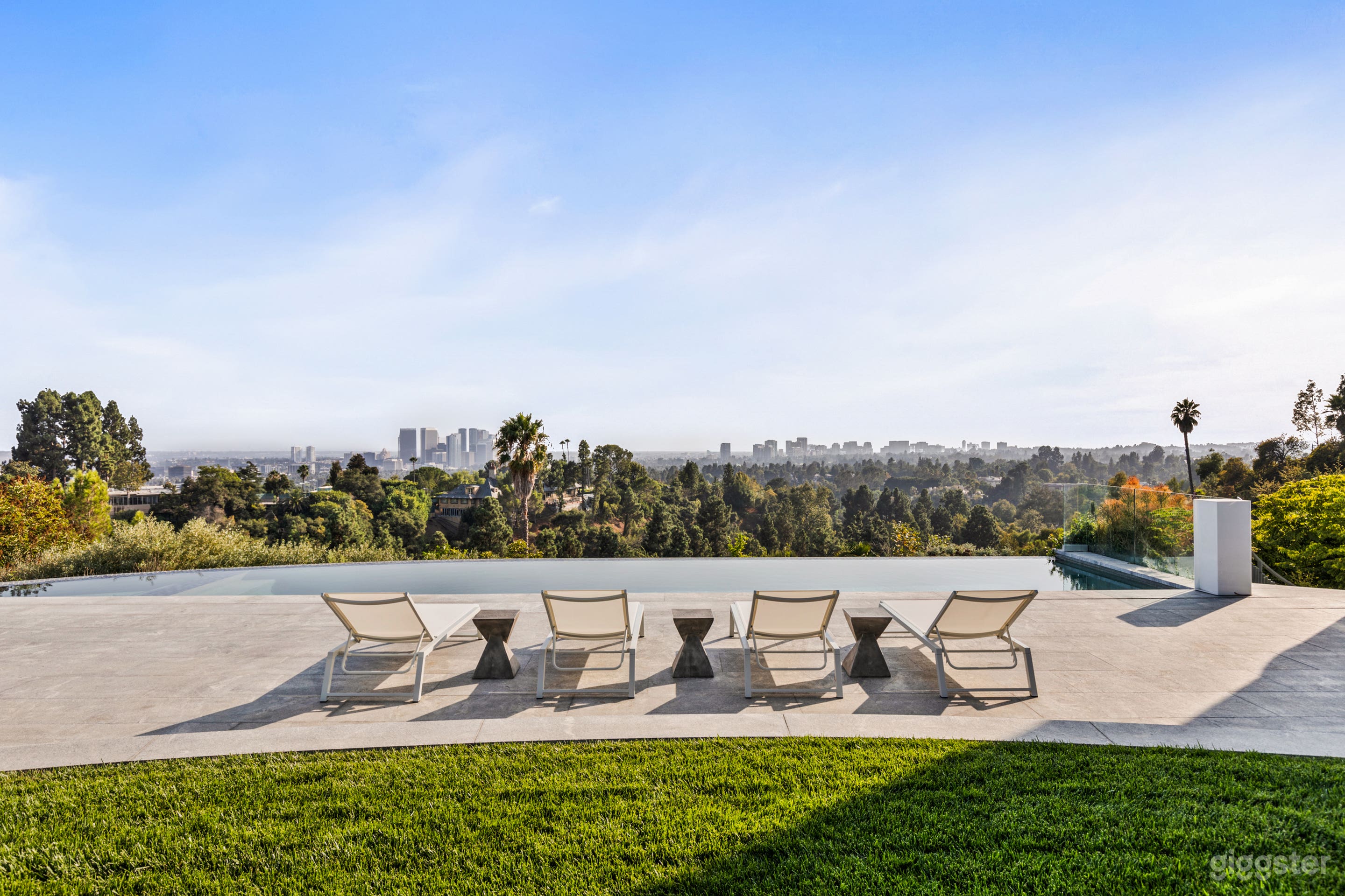 The Beverly Hills Glass House – Iconic Architectural Masterpiece Photo 2