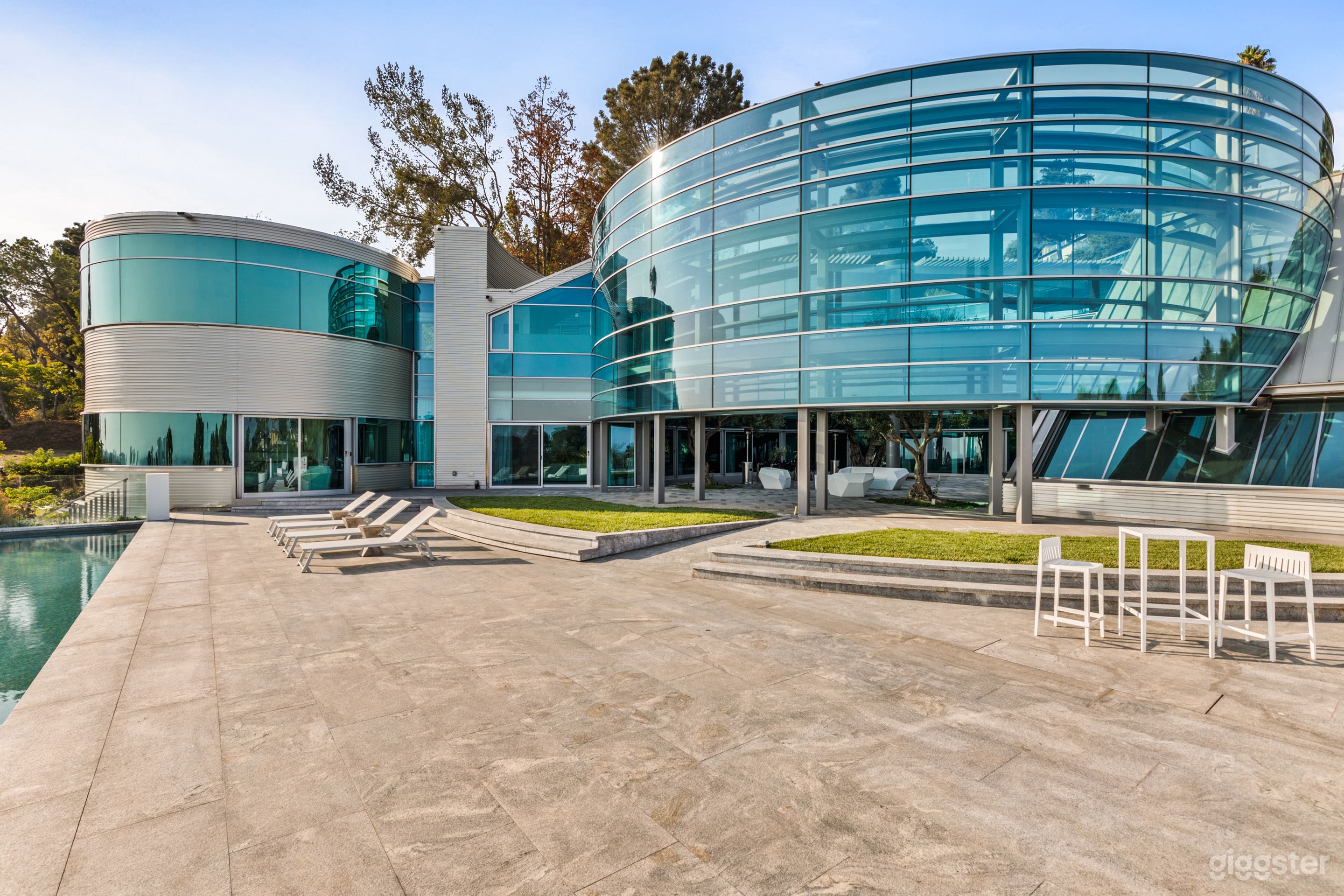 The Beverly Hills Glass House – Iconic Architectural Masterpiece Photo 1