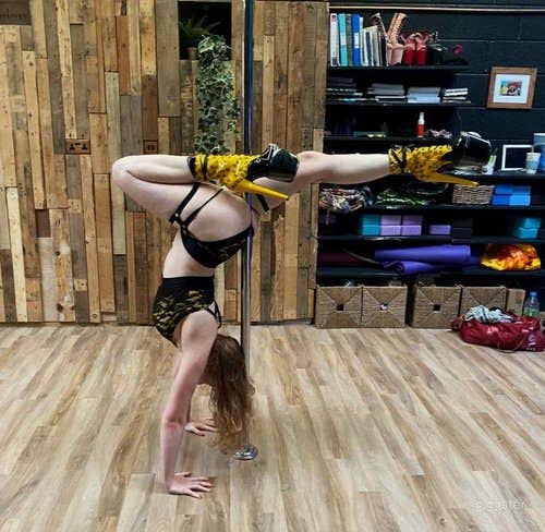 Photography / Aerial Arts / Pole dance studio Photo 3