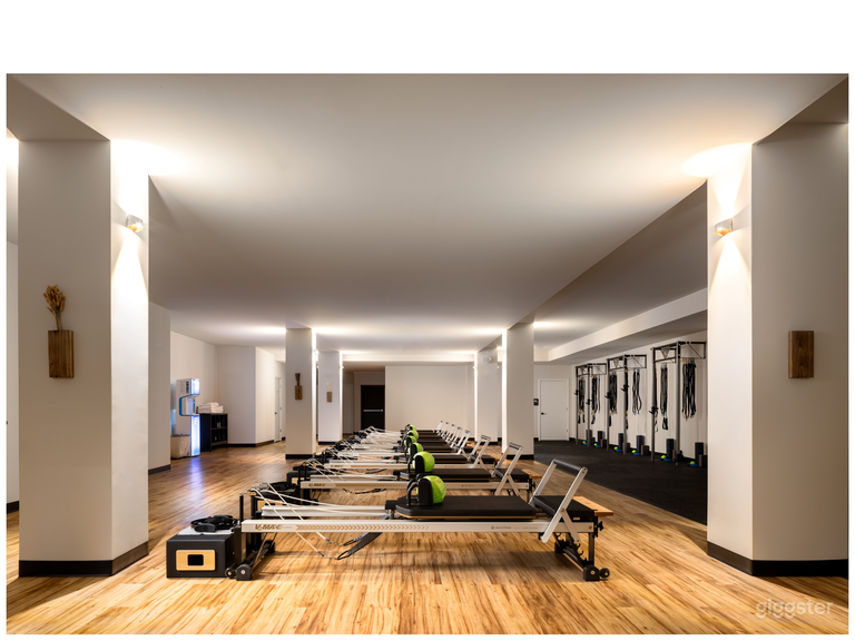  Modernes 3.400 Quadratfuß Studio für Veranstaltungen, Wellness & Zusammenkünfte 