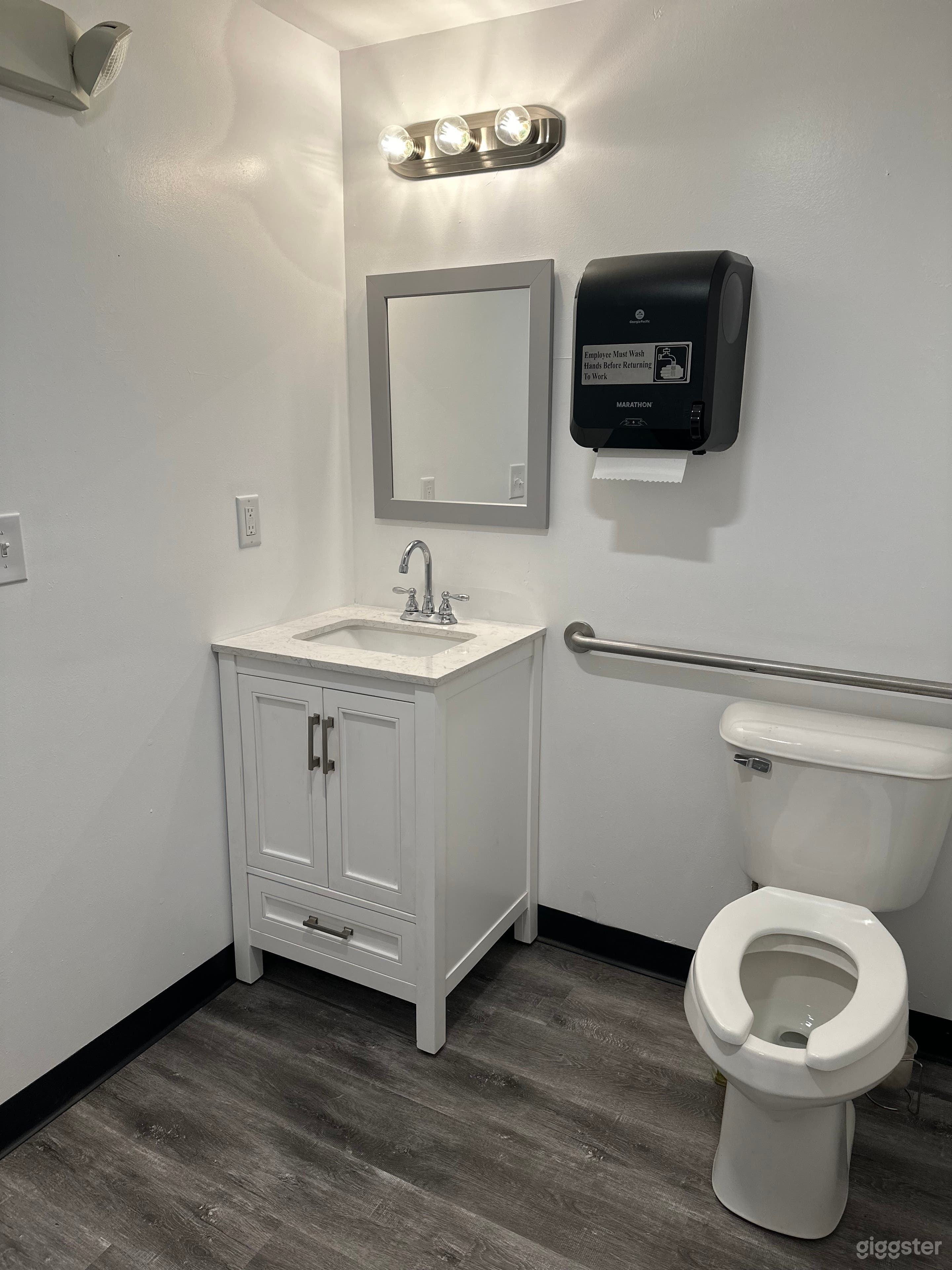 Spacious and  Simple Event Space Photo 2