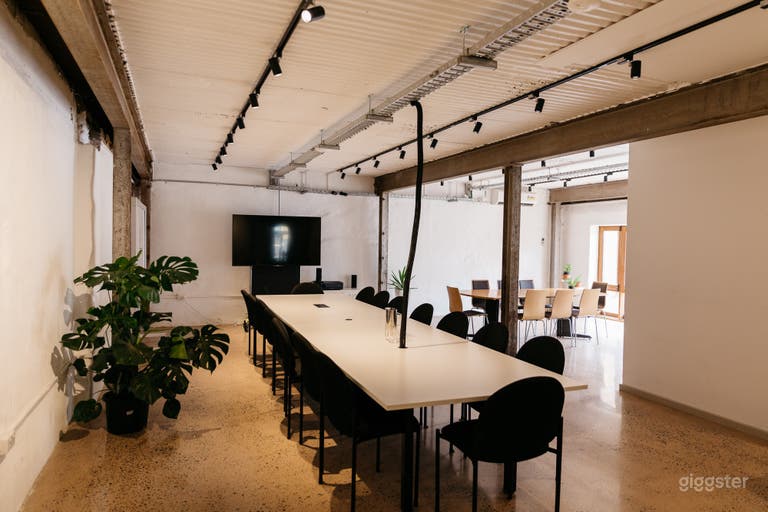  Charmant café avec espace studio industriel 