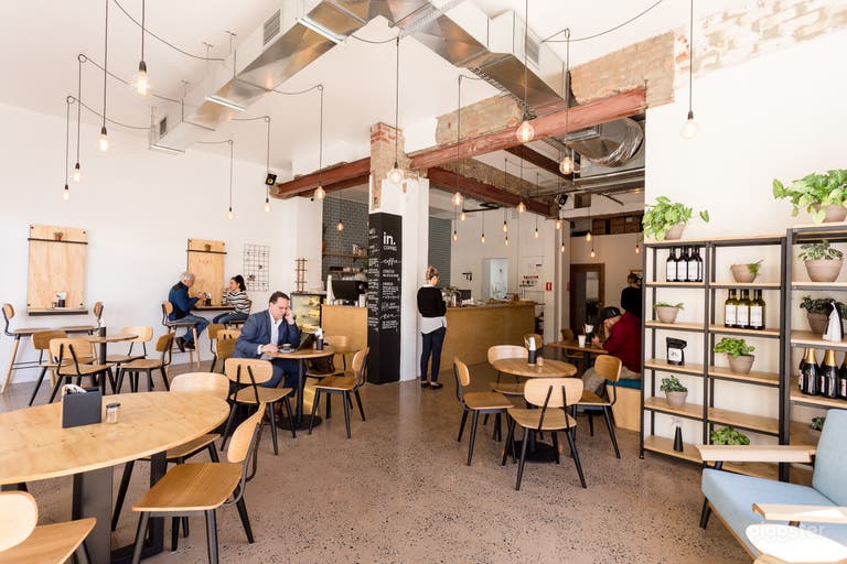  Charmant café avec espace studio industriel 