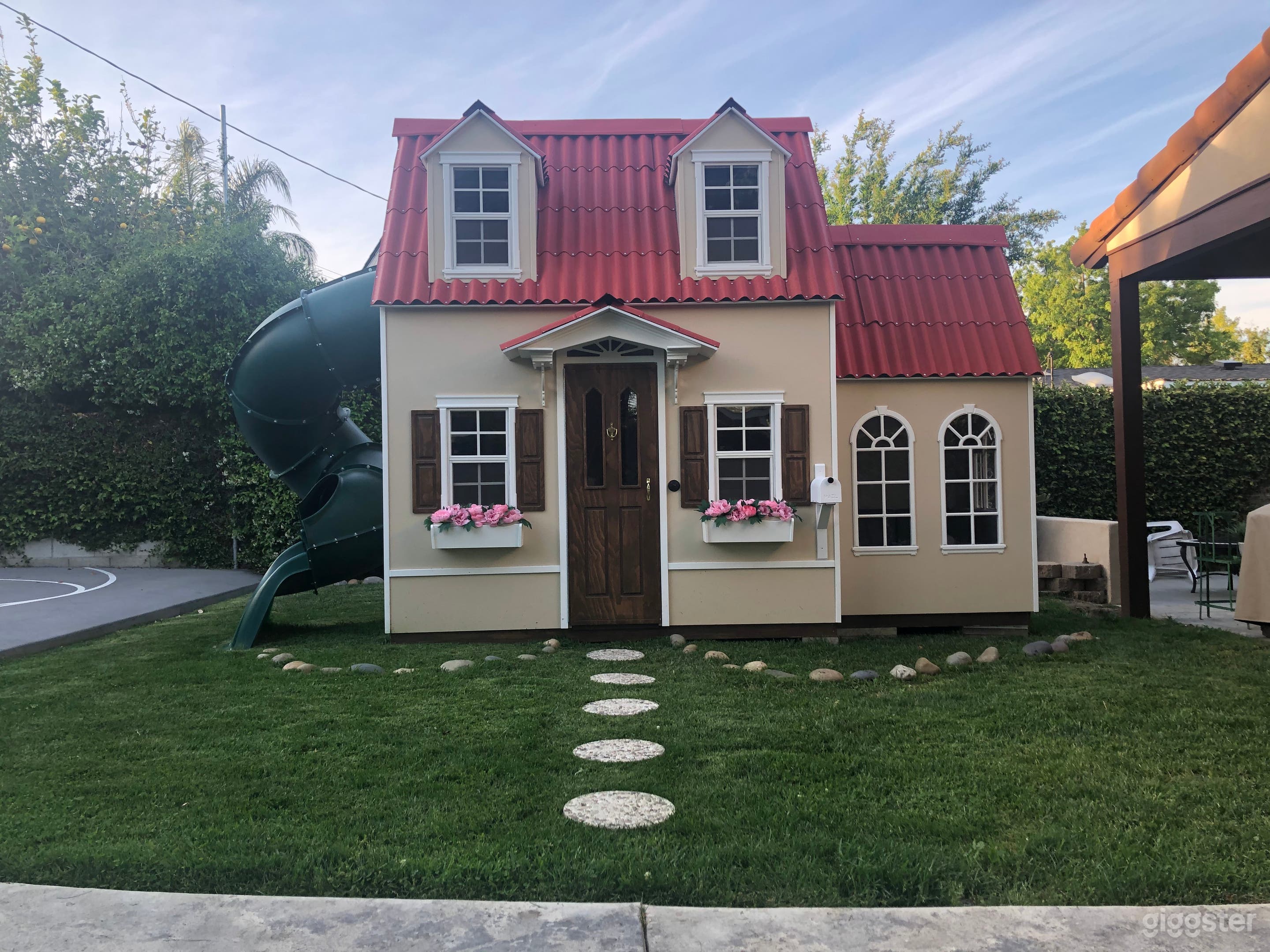 Kids 2 story playhouse with Slide