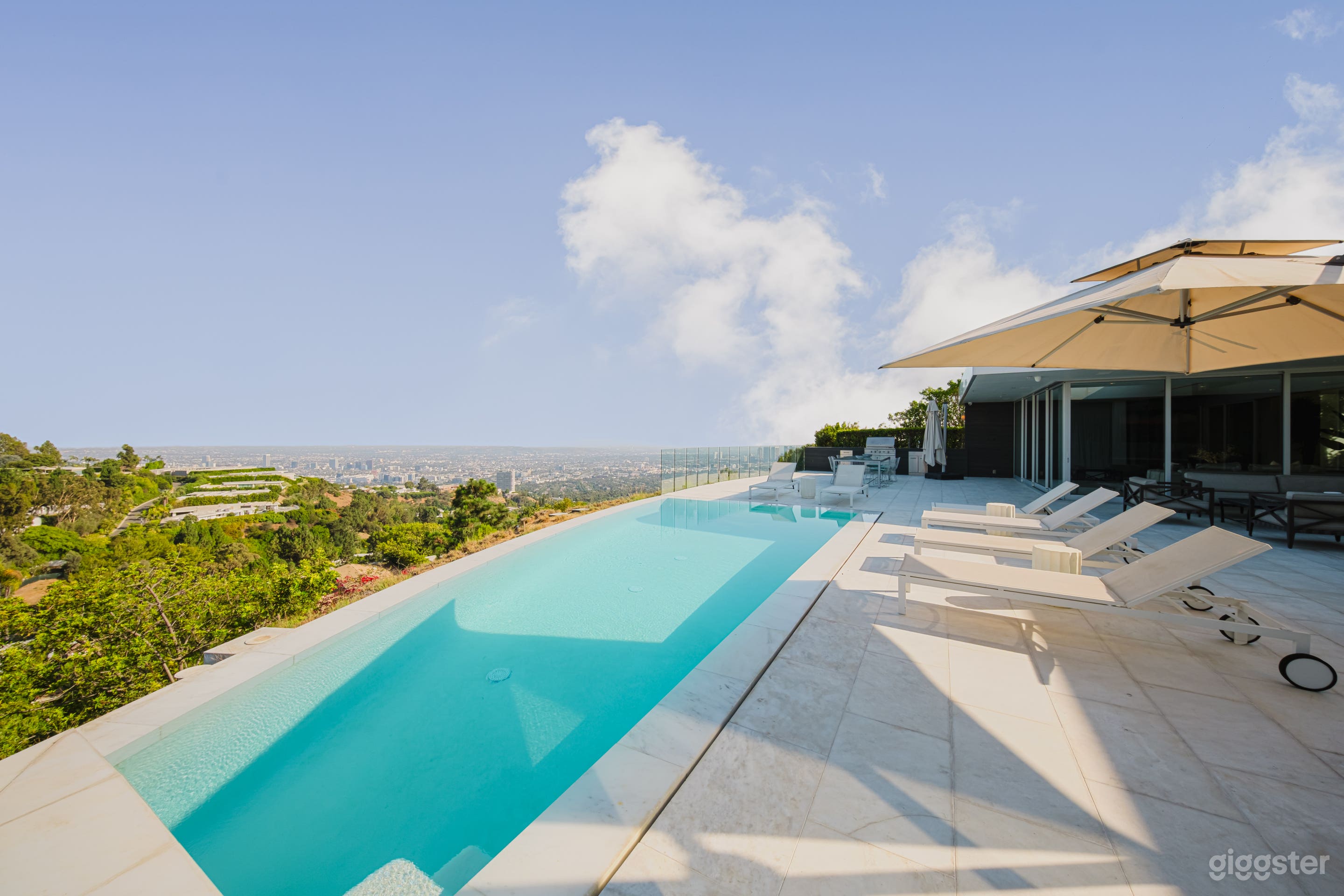 ARCHITECTURAL GLASS RETREAT SUNSET VISTAS Photo 4