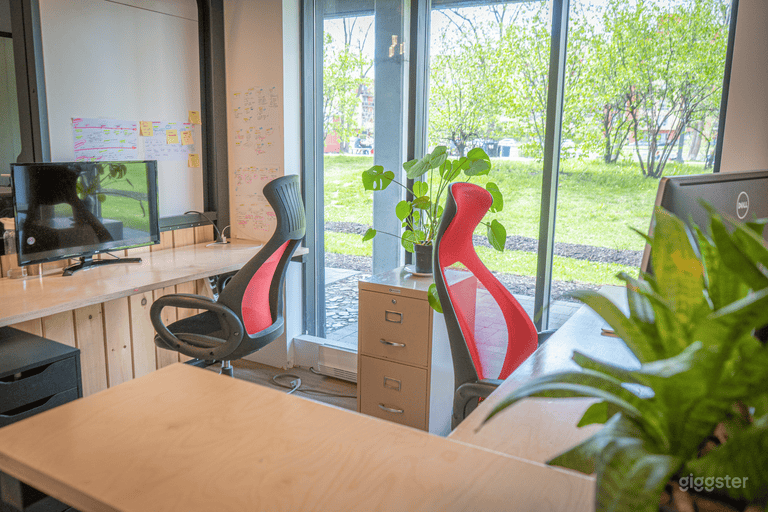  Assigned Desks in 24/7 Montreal Coworking Space 
